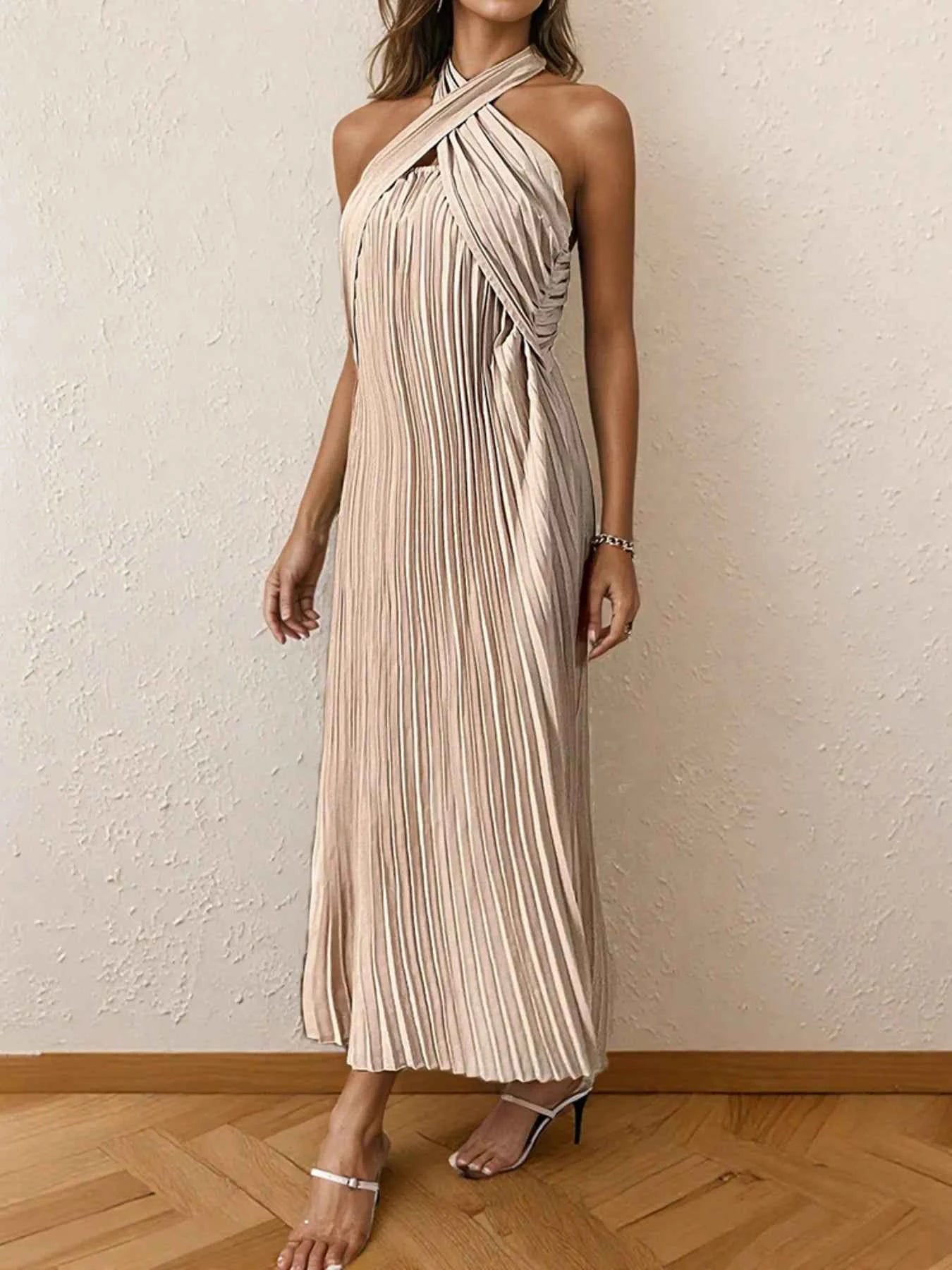 Pleated Halter Neck Midi Dress 48529bd08a494adb9f40fa981792e271-Max-Origin