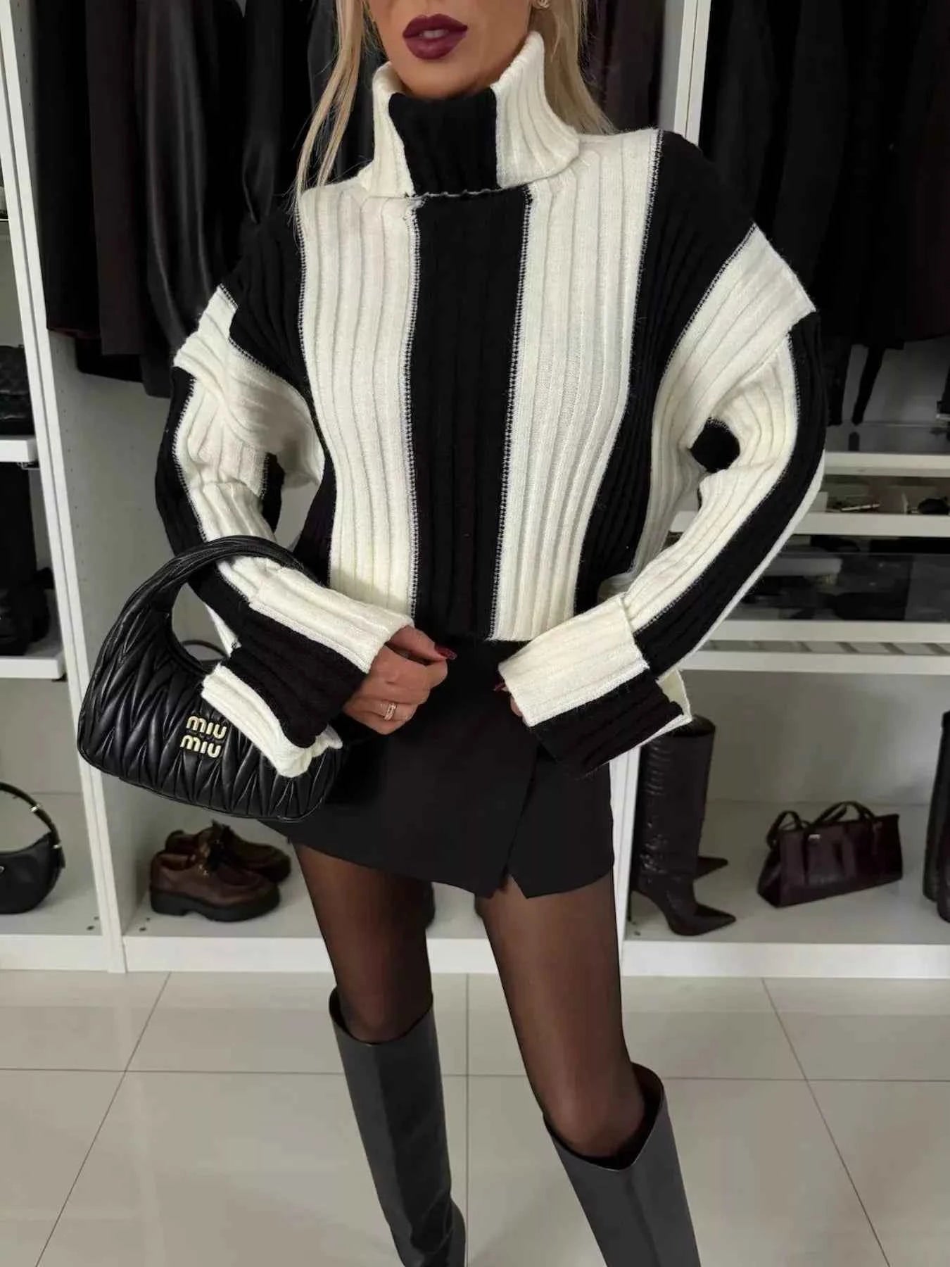Color Block Ribbed Turtleneck Sweater Black 48f3524d-7620-4da9-a0fb-ba634b50f8a9-Max-Origin