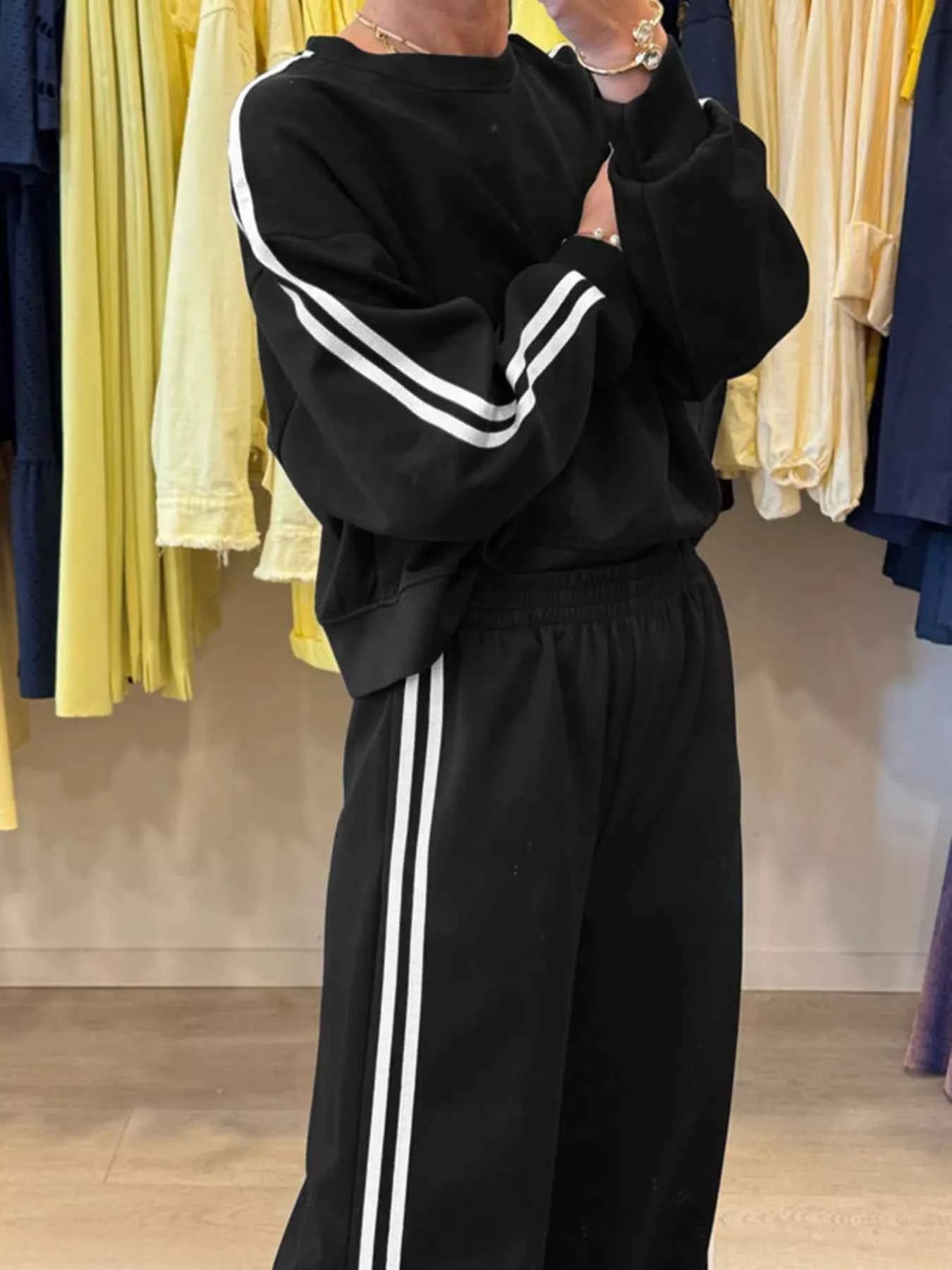 Striped Detail Crewneck Top and Elastic Sweatpants 2pcs Set Black 49a3dc381b8a4749a6431d7abebcb96c-Max-Origin
