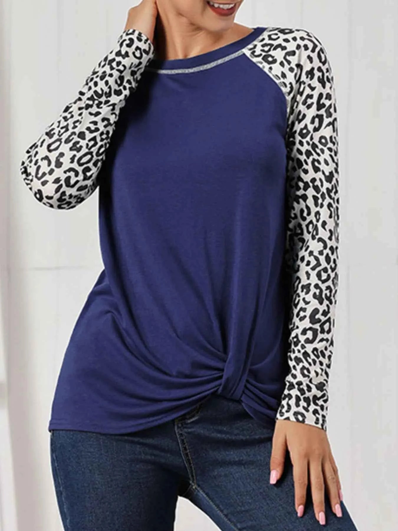 Leopard Print Raglan Sleeve Twist Hem T-Shirt 49eb788e-9451-4e36-81b7-41a5311246b6-Max-Origin_4f22b944-20a4-46f0-8d0c-2d16530ea449