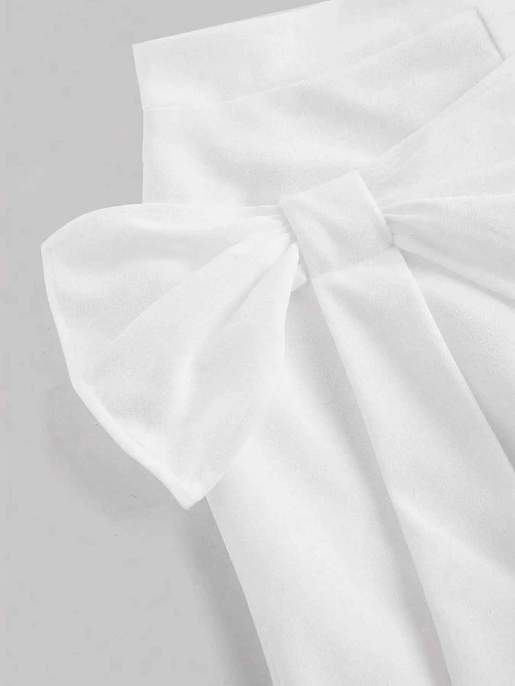 High-Waisted White Bow-Tie Wide Leg Pants 4a3d0253-25e5-49ee-b86c-dc733447e035-Max-Origin
