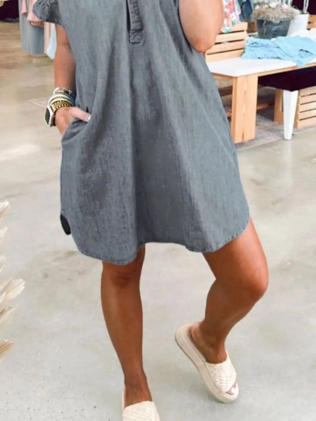 Full Size V-Neck Short Sleeve Denim Dress Plus Size 4b4ca011-c7b1-4cdb-a33e-d4b2e940320e-Max-Origin