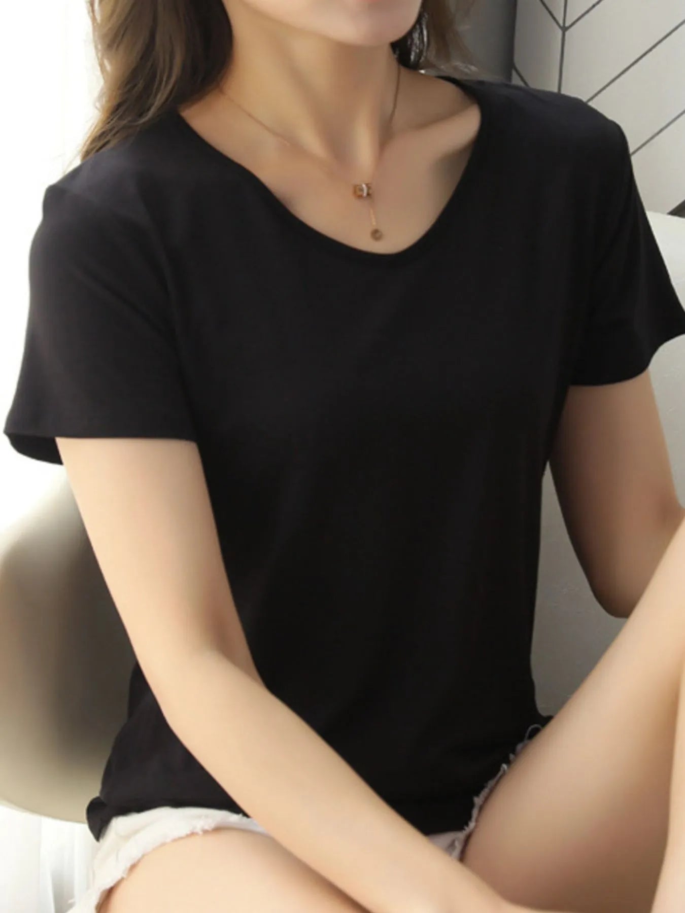 V-Neck Short Sleeve T-Shirt Black 4f2deac2-5dee-4762-93f1-3ae264a869ed-Max-Origin