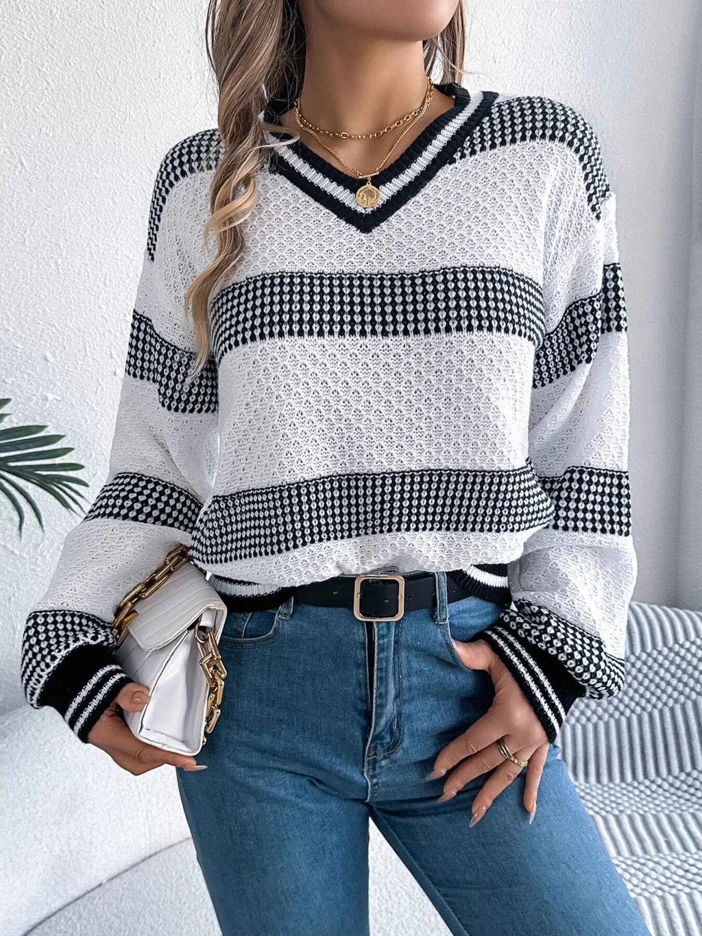 Contrast Striped V-Neck Sweater 50c25453533747cbad6b3b4a182feafc-Max-Origin