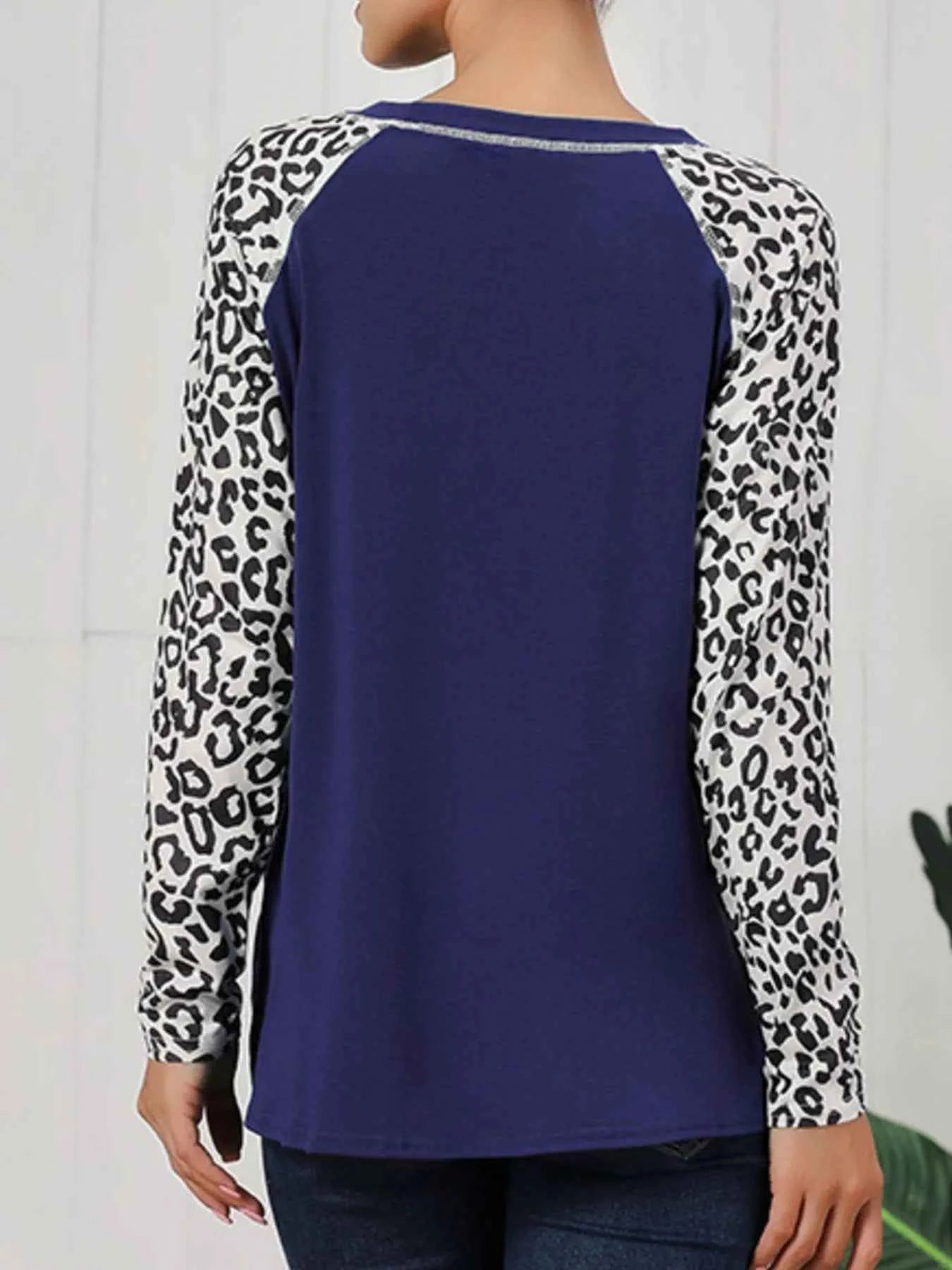 Leopard Print Raglan Sleeve Twist Hem T-Shirt 517ec6f0-8554-43dd-a191-bbcac03263e8-Max-Origin_086b0476-a479-4153-870f-d2a0f023c4f1