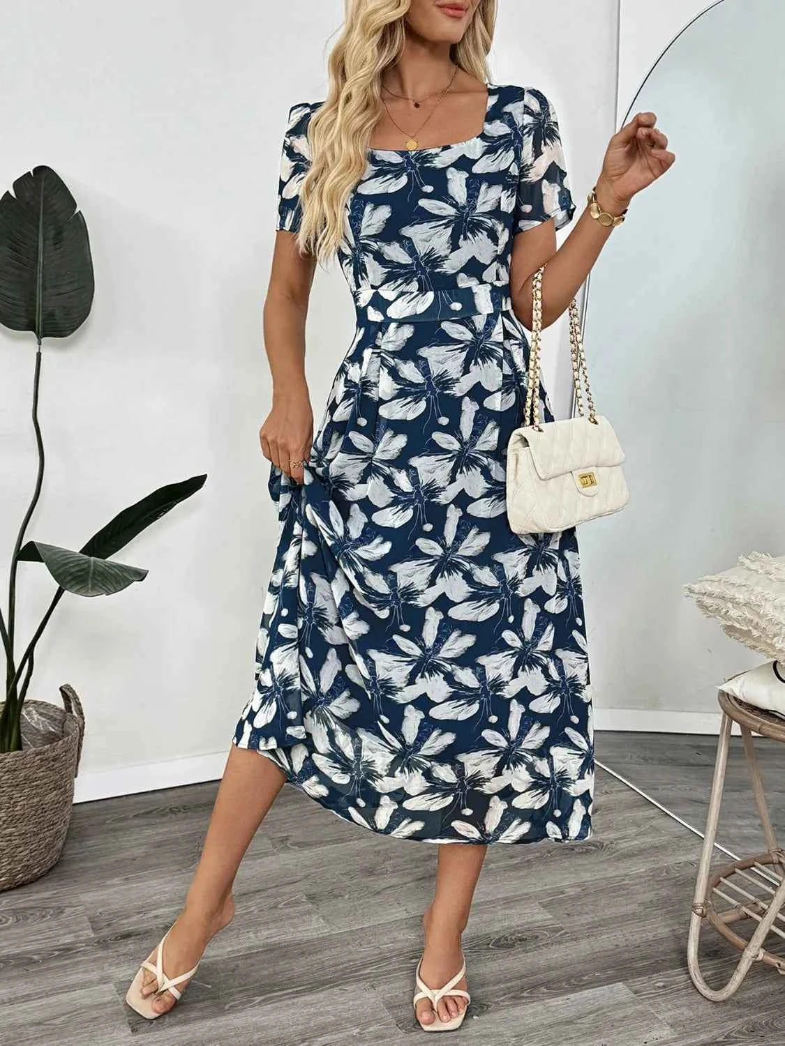 Printed Square Neck Midi Dress 52223ec0-7c00-49d3-ae29-0ea2d01d917b-Max-Origin
