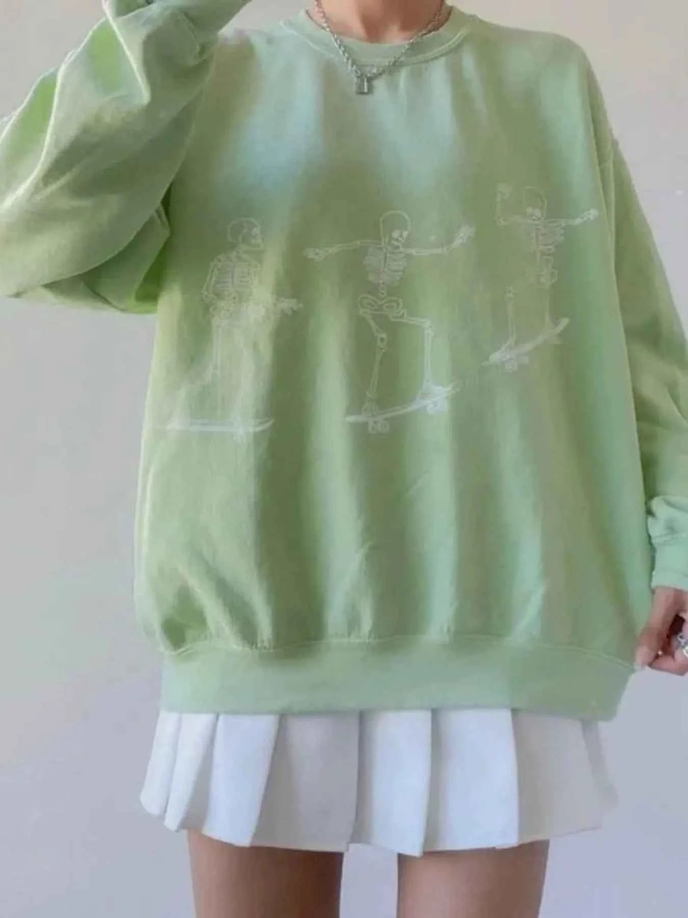 Skeleton Graphic Oversized Sweatshirt 5445e2a0-9104-4b5f-ba9c-1545b94bea13-Max-Origin