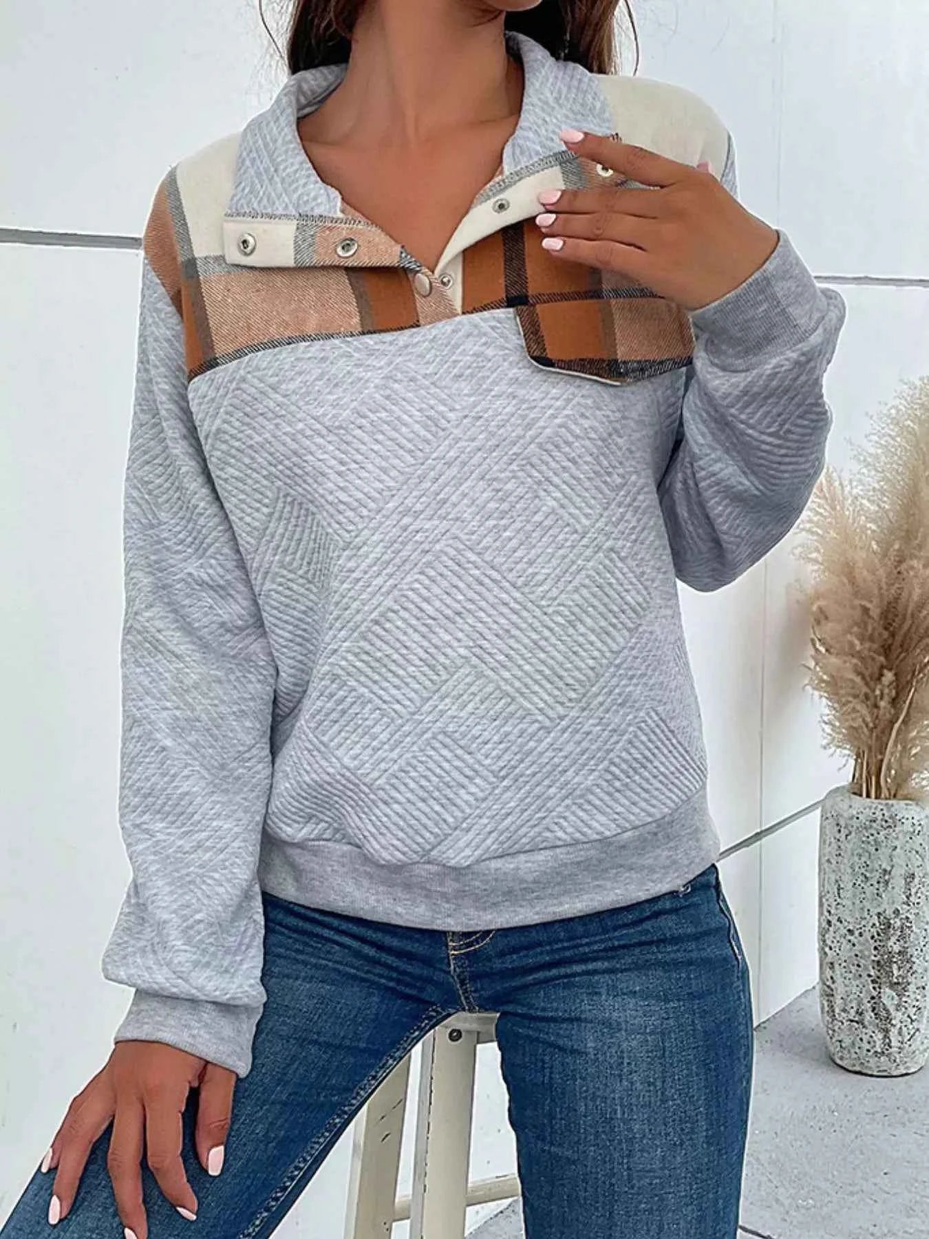 Color Block Texture Long Sleeve Sweatshirt Light Gray 5490a714-4c09-4563-99de-80ec08e4bae2-Max-Origin