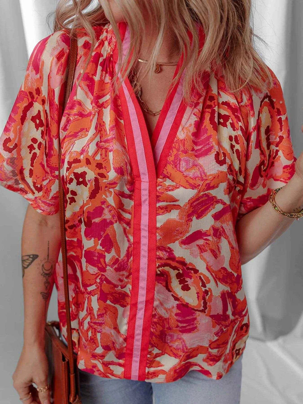 Abstract Print Striped Trim Split Neck Blouse 54a9f7d82efb43d99ed6742b1450e780-Max-Origin