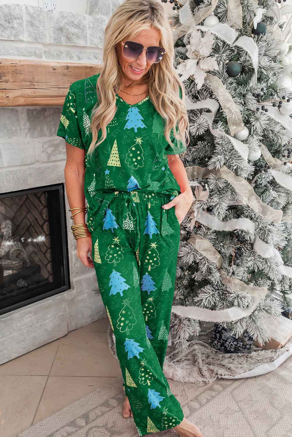 Green Christmas Tree Print V Neck Tee and Pants Pajama Set 5537142afb72333d