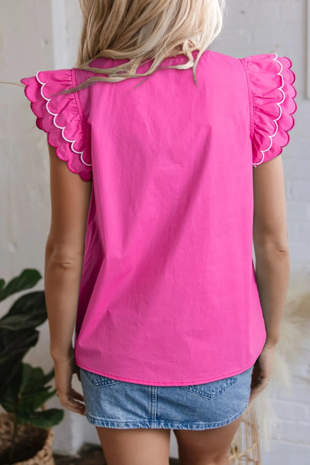 Contrast Scallop Trim Layered Short Sleeve V Neck Blouse 559d46c4-91c0-4e51-8313-089414893e2e-Max-Origin