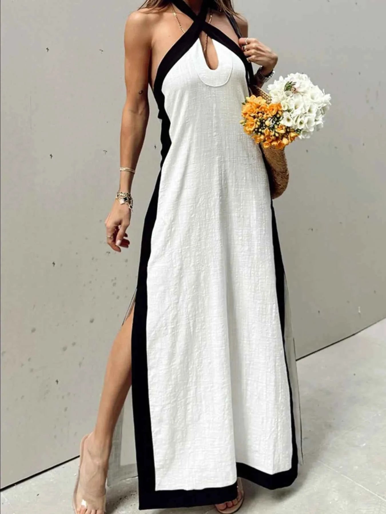 Contrast Halter Sleeveless Maxi Dress 55a760e6-4213-47a2-801e-d457ec75607d-Max-Origin
