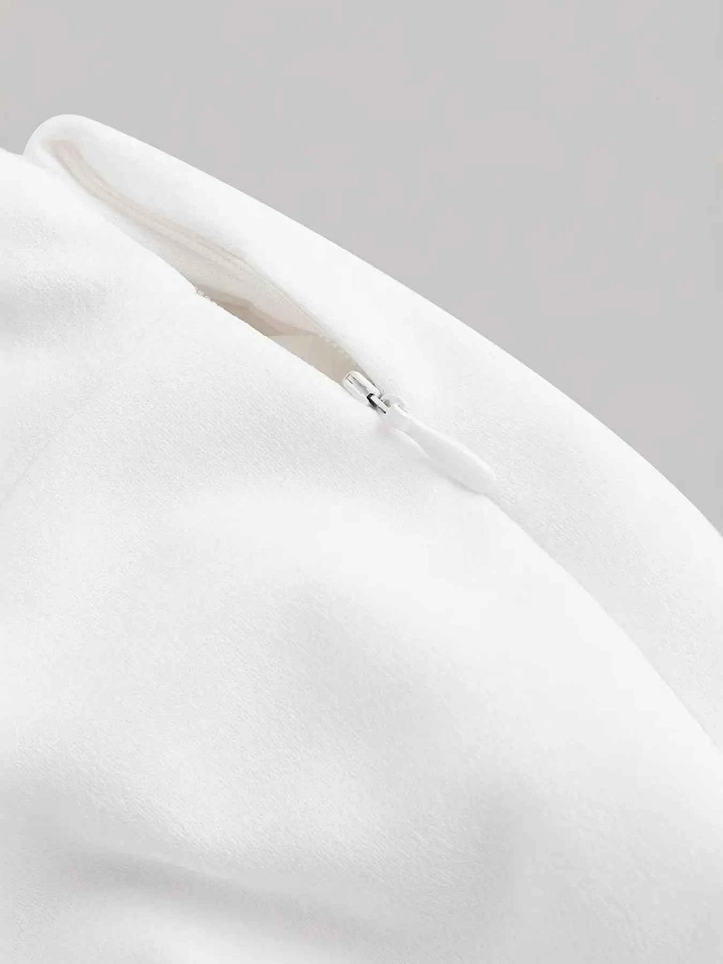 High-Waisted White Bow-Tie Wide Leg Pants 56521683-359c-4ffc-a16f-dd3ee75ca7bf-Max-Origin