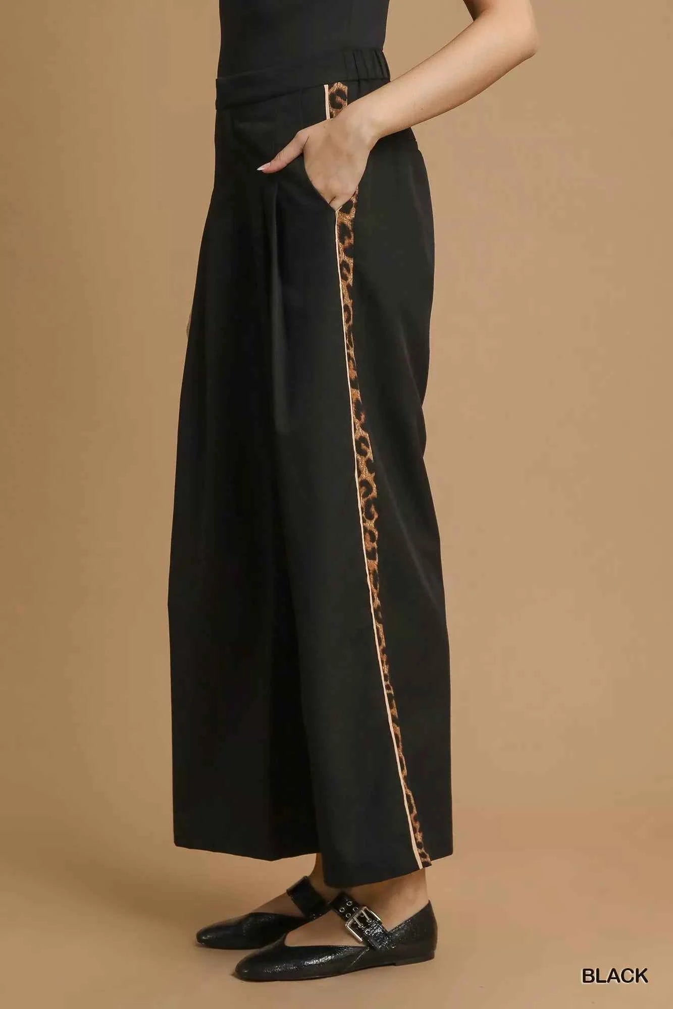 Umgee Front Pleated Wide-Leg Pants with Contrast Trim 574d5dc1-ffaf-42ac-8074-44cbd3319044-Max-Origin