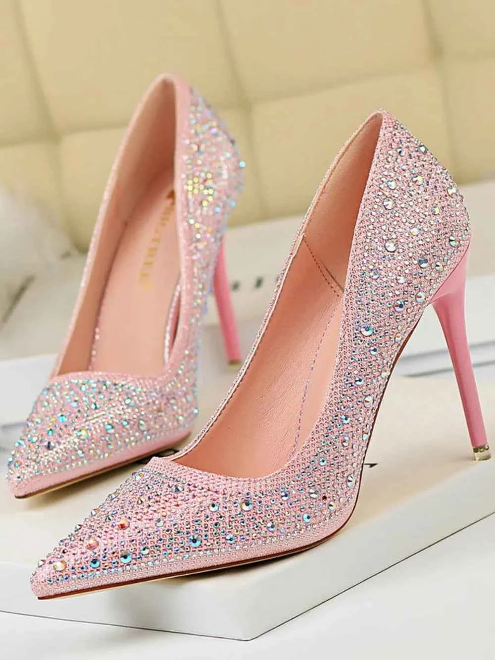Point Toe Rhinestone Decor Stiletto Pumps 57f9f089-2cfa-4770-9def-26df32ae850b-Max