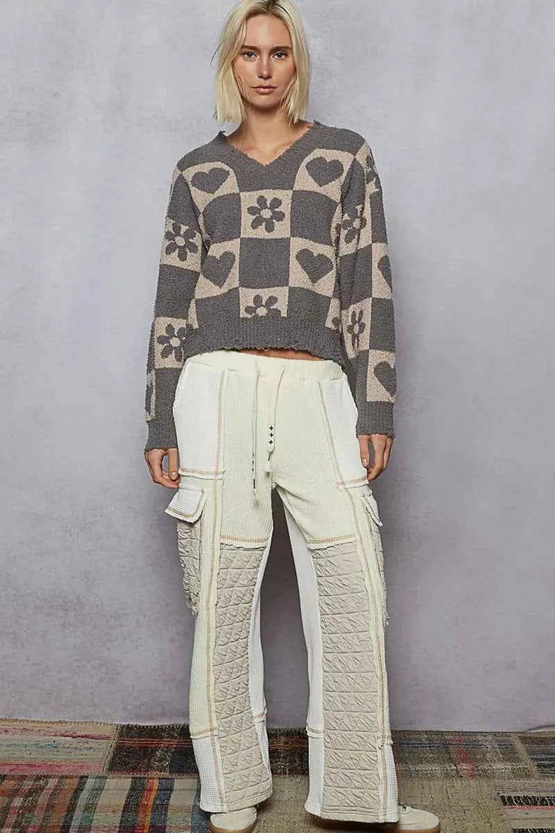 POL V-Neck Heart Pattern Checkered Sweater 593fda87-d822-4284-976c-e87bc7862711-Max-Origin