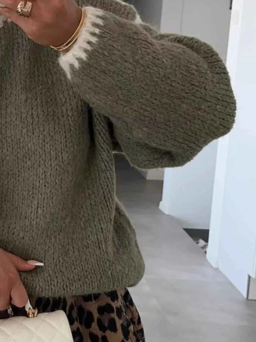 Contrast Trim Turtleneck Long Sleeve Sweater 5b0e6dc6-0740-43d1-b211-2a2ee9799f02-Max-Origin