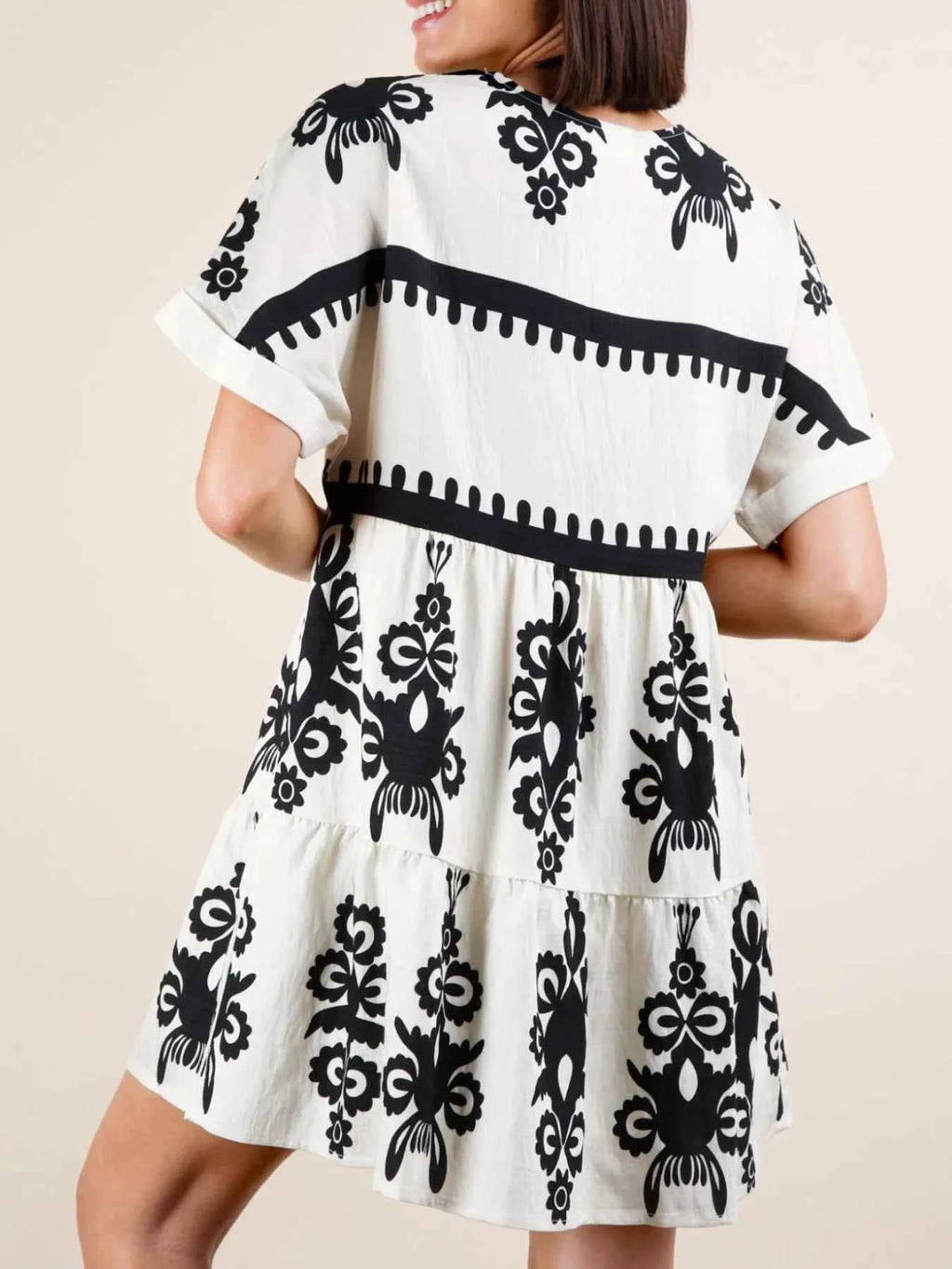 Printed V-Neck Short Sleeve Mini Dress 5b5f8adf-53c3-4721-8ad6-c3651591f877-Max-Origin