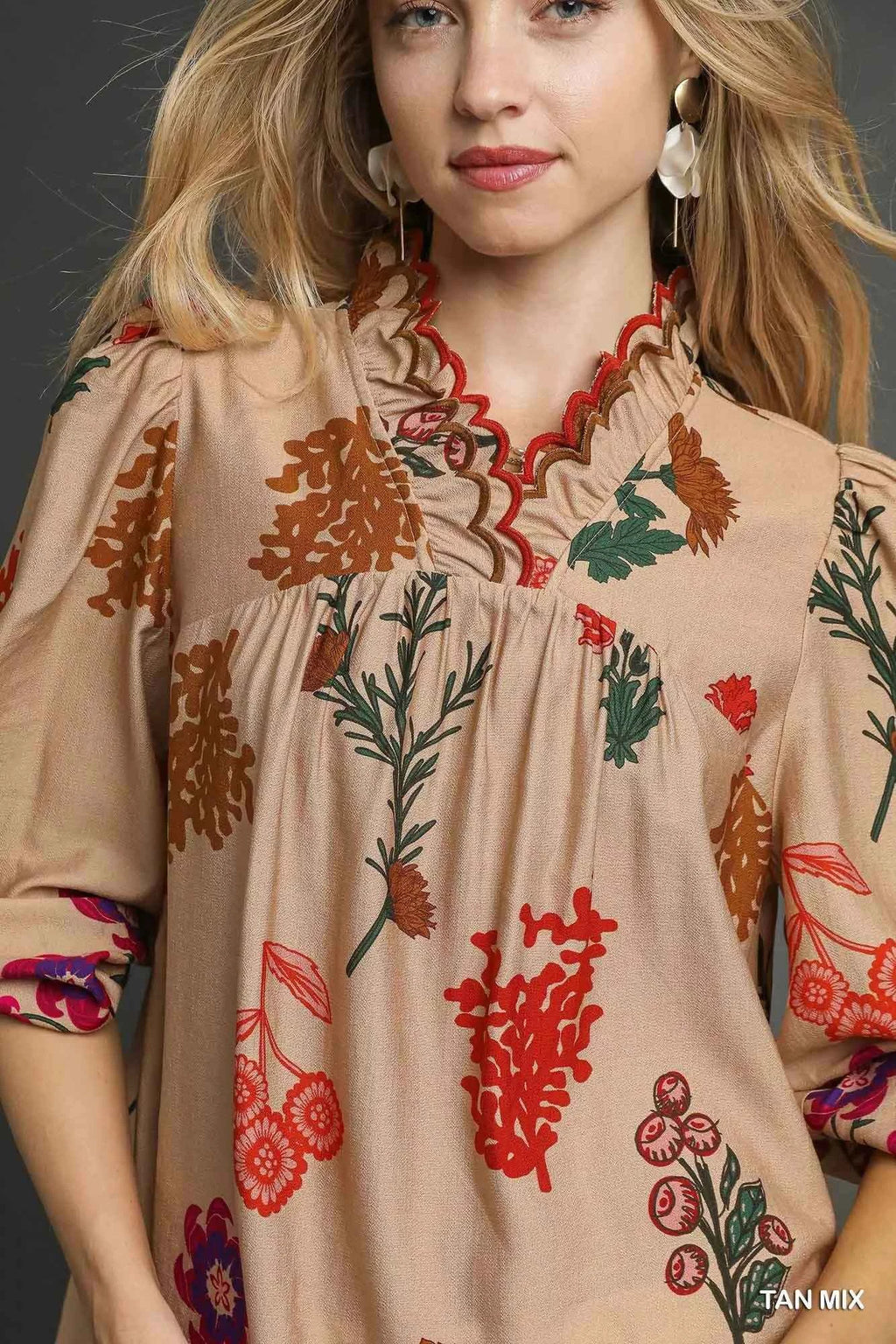 Umgee Flower Print Blouse with Scalloped Neckline 5bfb9f0b-2dd5-495e-a306-1c9f89c48c34-Max-Origin