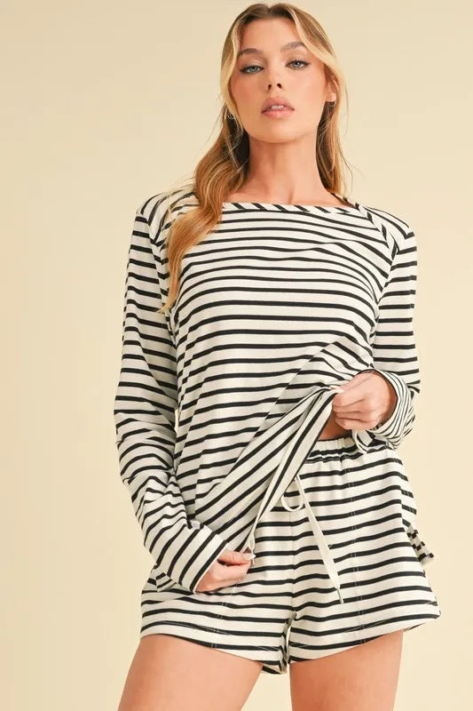 Aemi+Co Drawstring Contrast Striped Shorts 5c5dc92e56c9424685b7cebb5923775e-Max-Origin