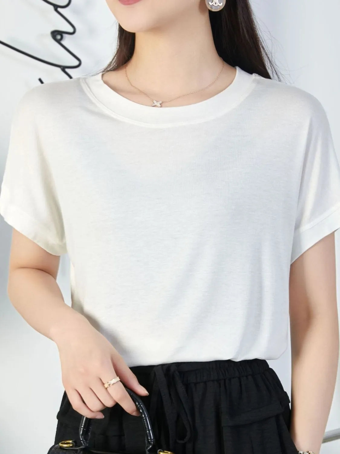 Round Neck Short Sleeve T-Shirt White 5e560978-f720-4106-85eb-b42d6446887a-Max-Origin