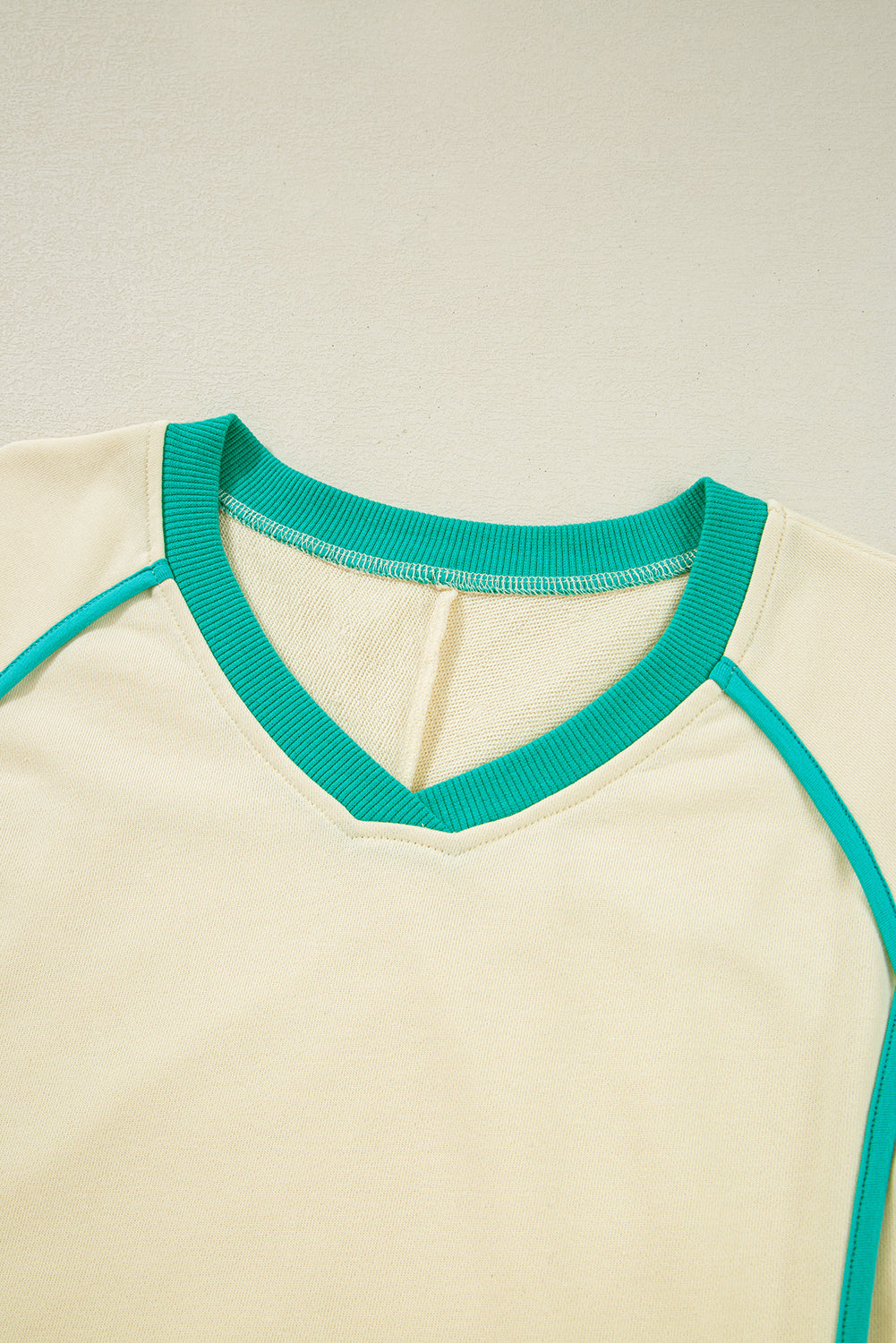 White Contrast Trim Colorblock Long Sleeve Pullover and Drawstring Shorts Set 5f10d5a6dc3fb4ca