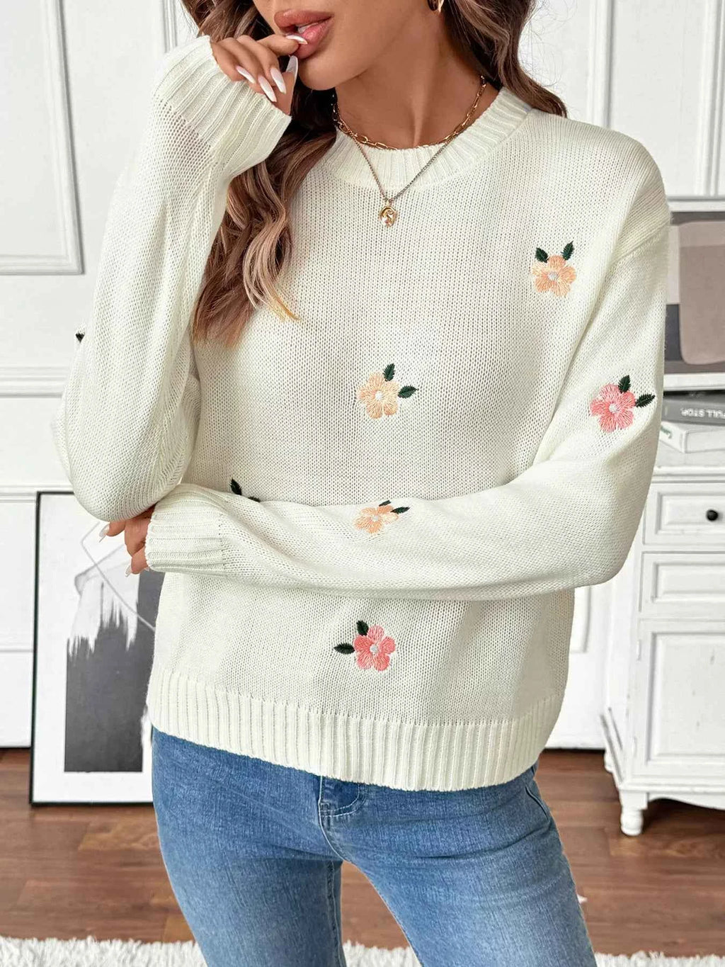Flower Round Neck Long Sleeve Sweater 5f1d428ae2064eb7b2dbc7e5b2dc296e-Max-Origin