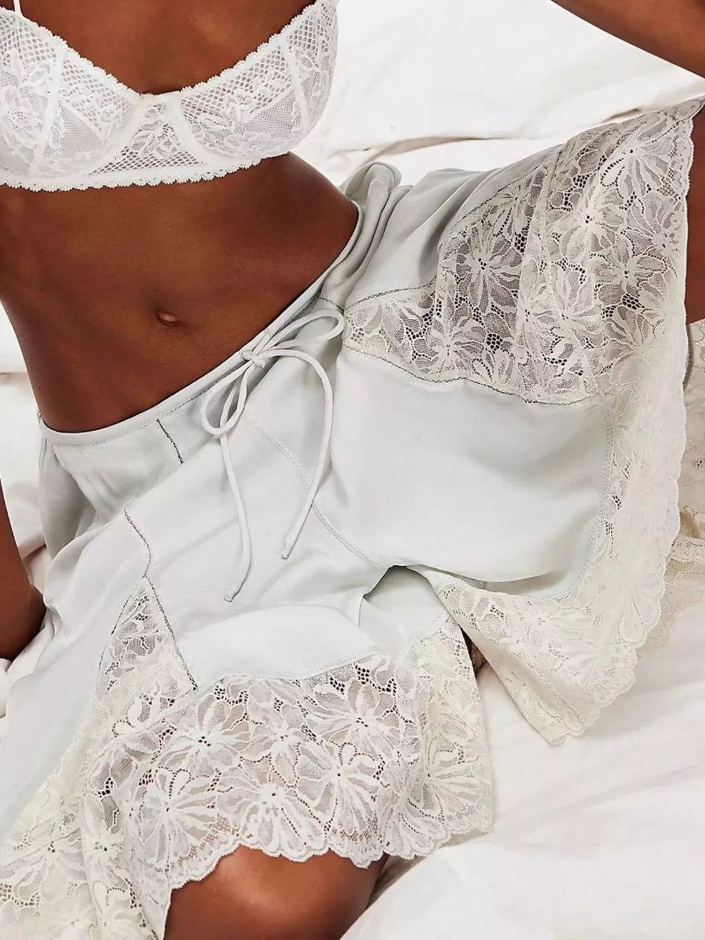 Lace Detail Shorts 5fab8be7-7396-4452-93c3-568f5cf8562b-Max-Origin