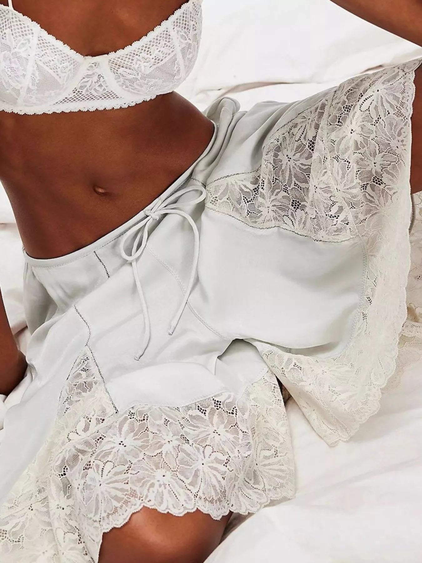 Lace Detail Shorts 5fab8be7-7396-4452-93c3-568f5cf8562b-Max-Origin