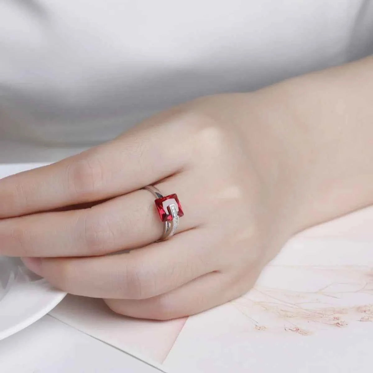 925 Sterling Silver Inlaid Zircon Ring 5fef53dd-a692-4aa7-b6c9-c23839978ee4-Max-Origin