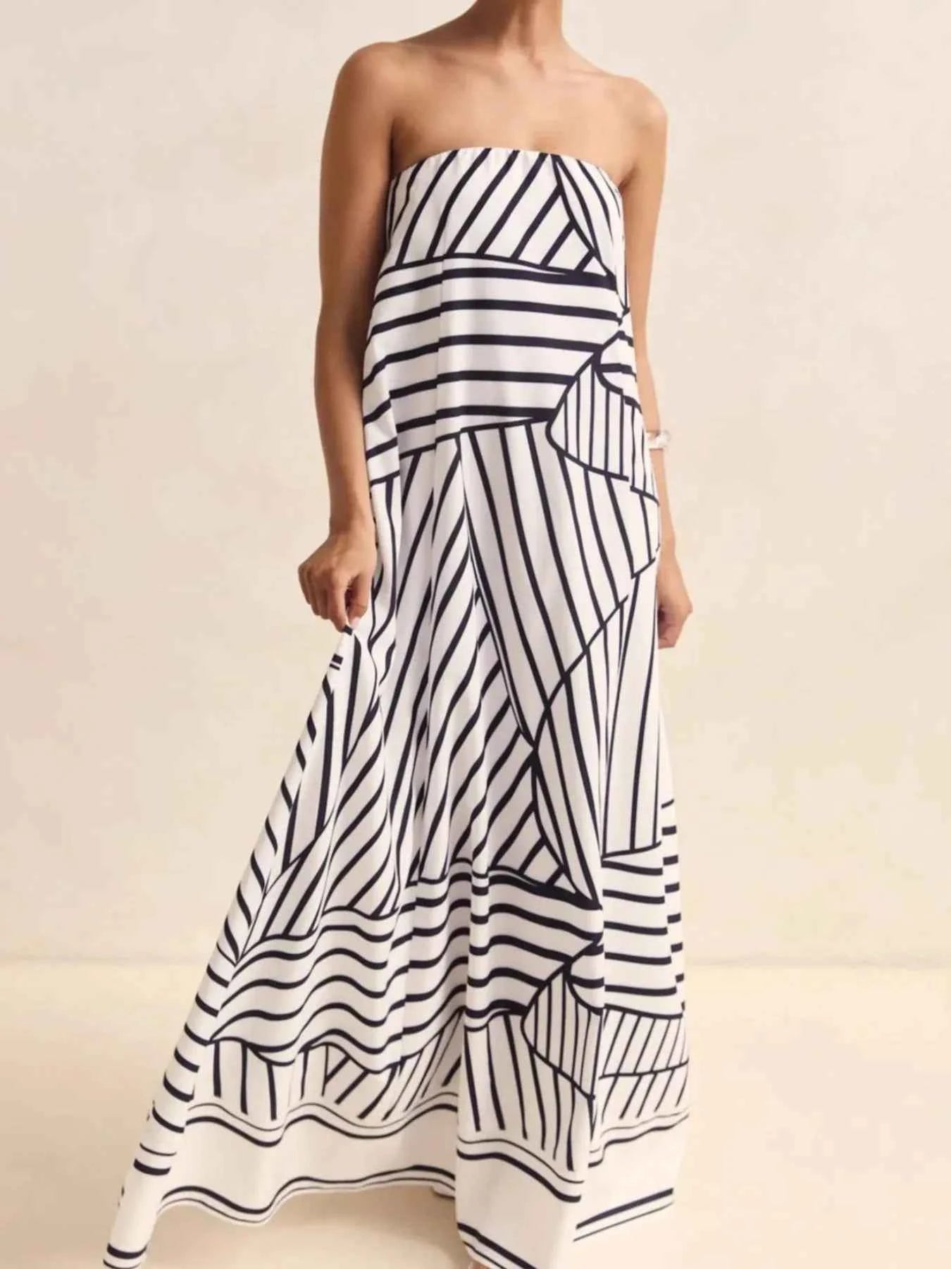 Smocked Printed Tube Maxi Dress 6003aba1-c3cb-48fa-8fd4-9b36e256ca5d-Max-Origin