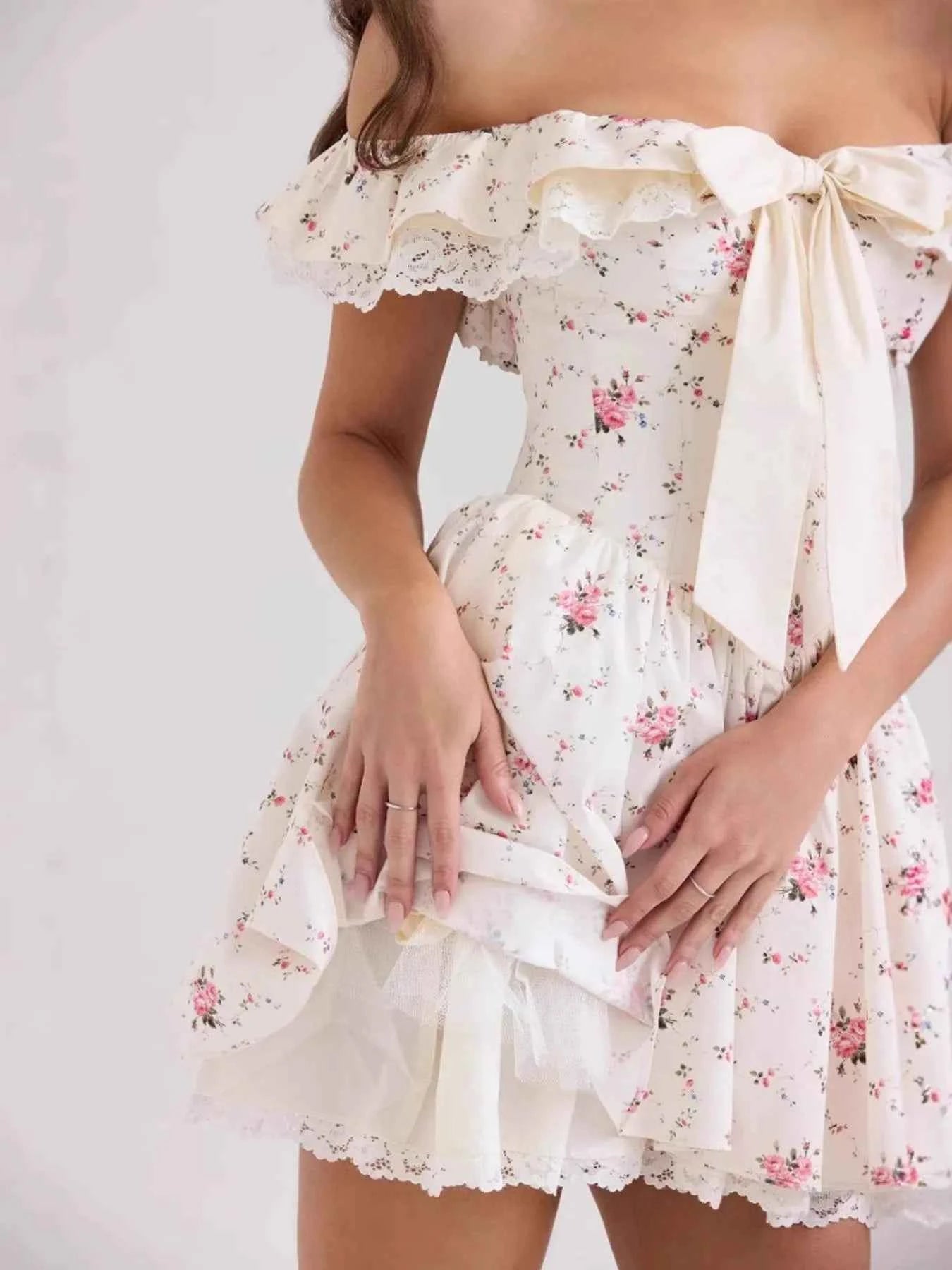 Off-Shoulder Floral Lace Trim Mini Dress 60ed693a-2ff7-44a0-9e0a-c7354be59076-Max-Origin