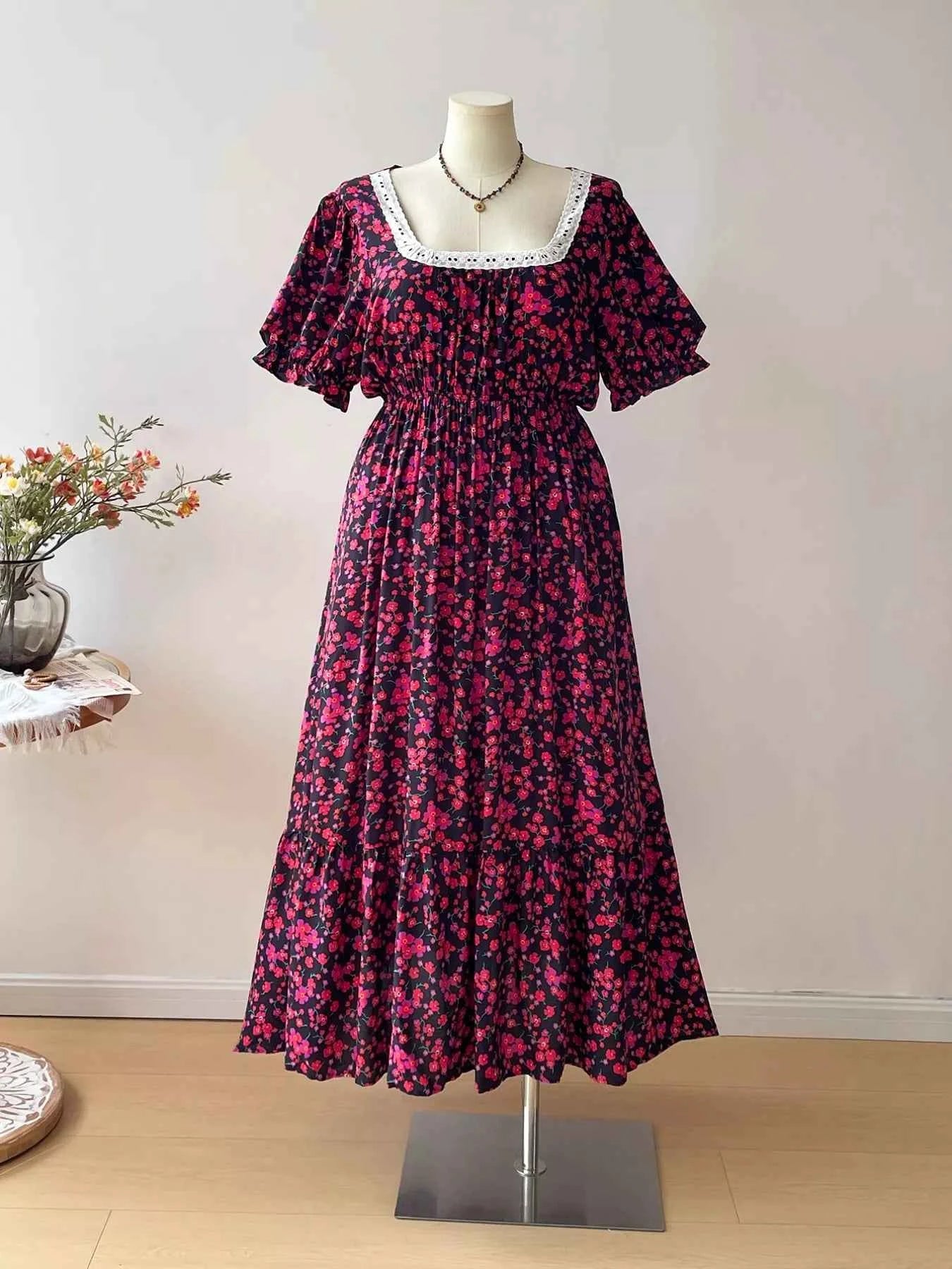 Plus Size Floral Square Neck Short Sleeve Dress Burgundy 6144e4e5-93d0-464a-8279-87d67b297b37-Max-Origin