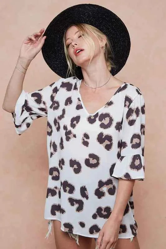 BiBi Leopard Printed V Neck Woven Top with Ruffled 617c38dbc207499bb5fa92eb18496e34-Max-Origin