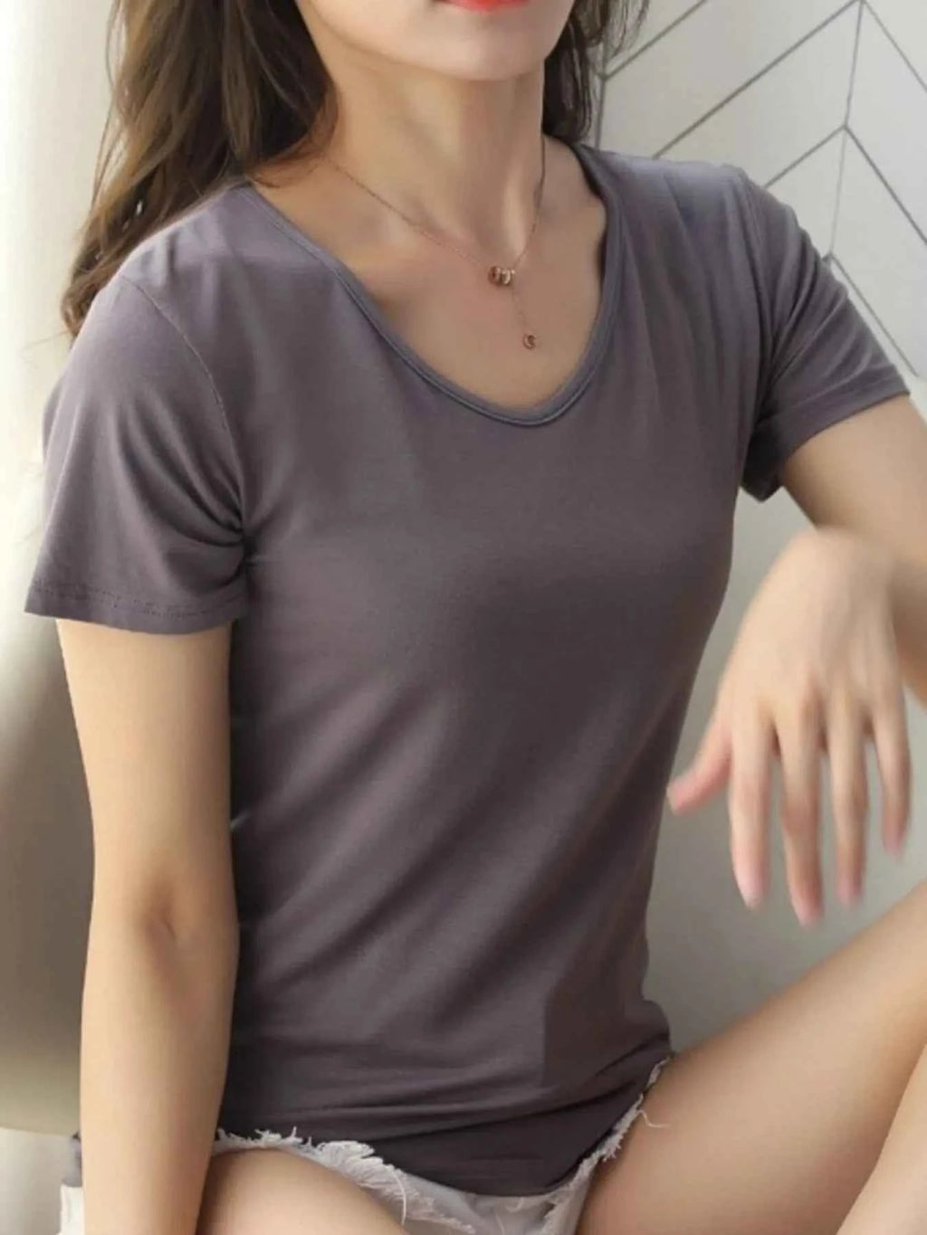 V-Neck Short Sleeve T-Shirt 61cdf778-cfe7-423b-8b50-b8906e310928-Max-Origin