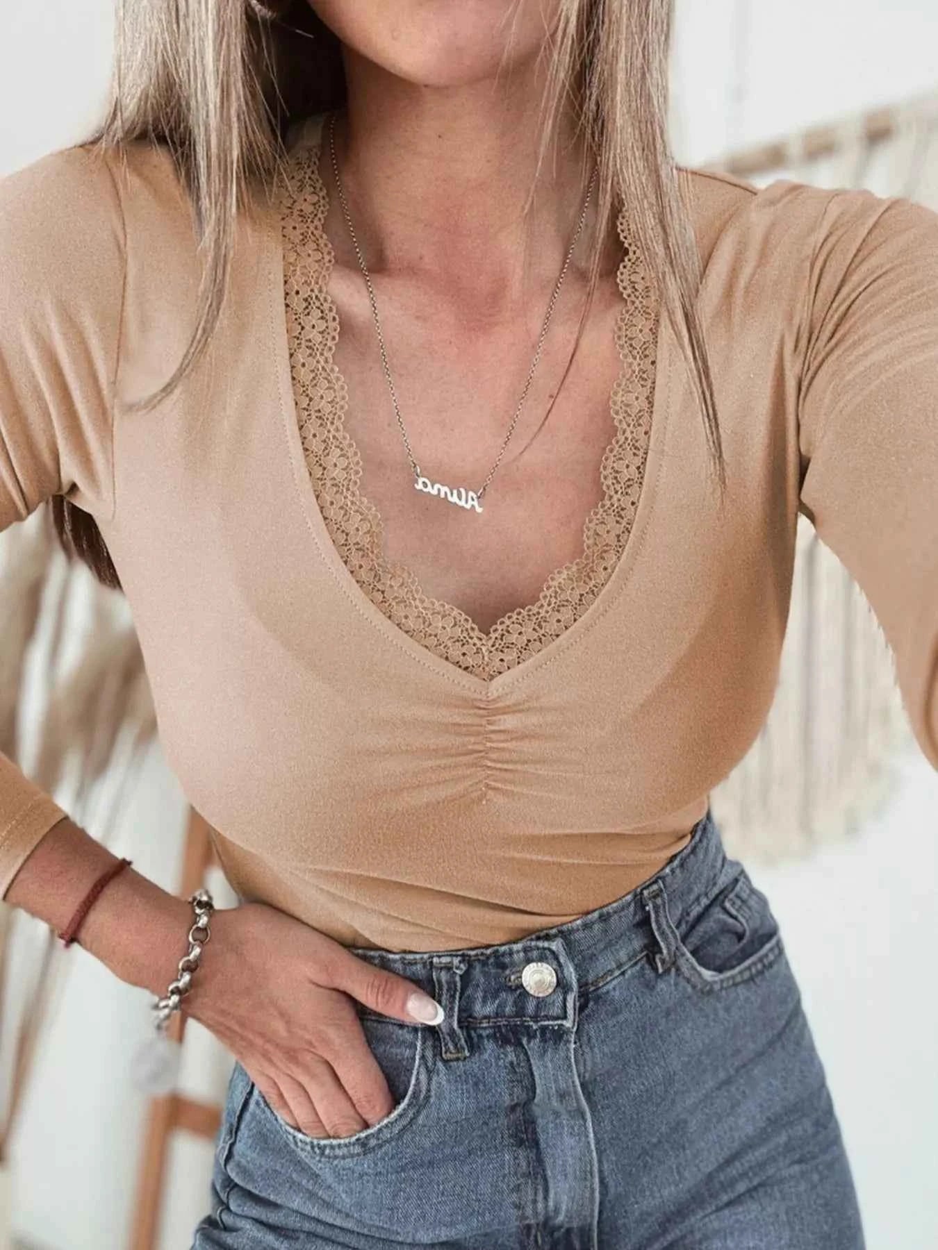 Lace-Trimmed Ruched Detail Long Sleeve T-Shirt 63af92d4e3274bb292107bb39caac269-Max-Origin