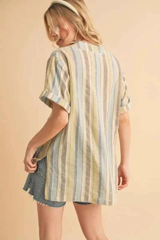 Aemi+Co Side Slit Striped Short Sleeve Blouse 63e48b548cba45238e1d070e524904ed-Max-Origin