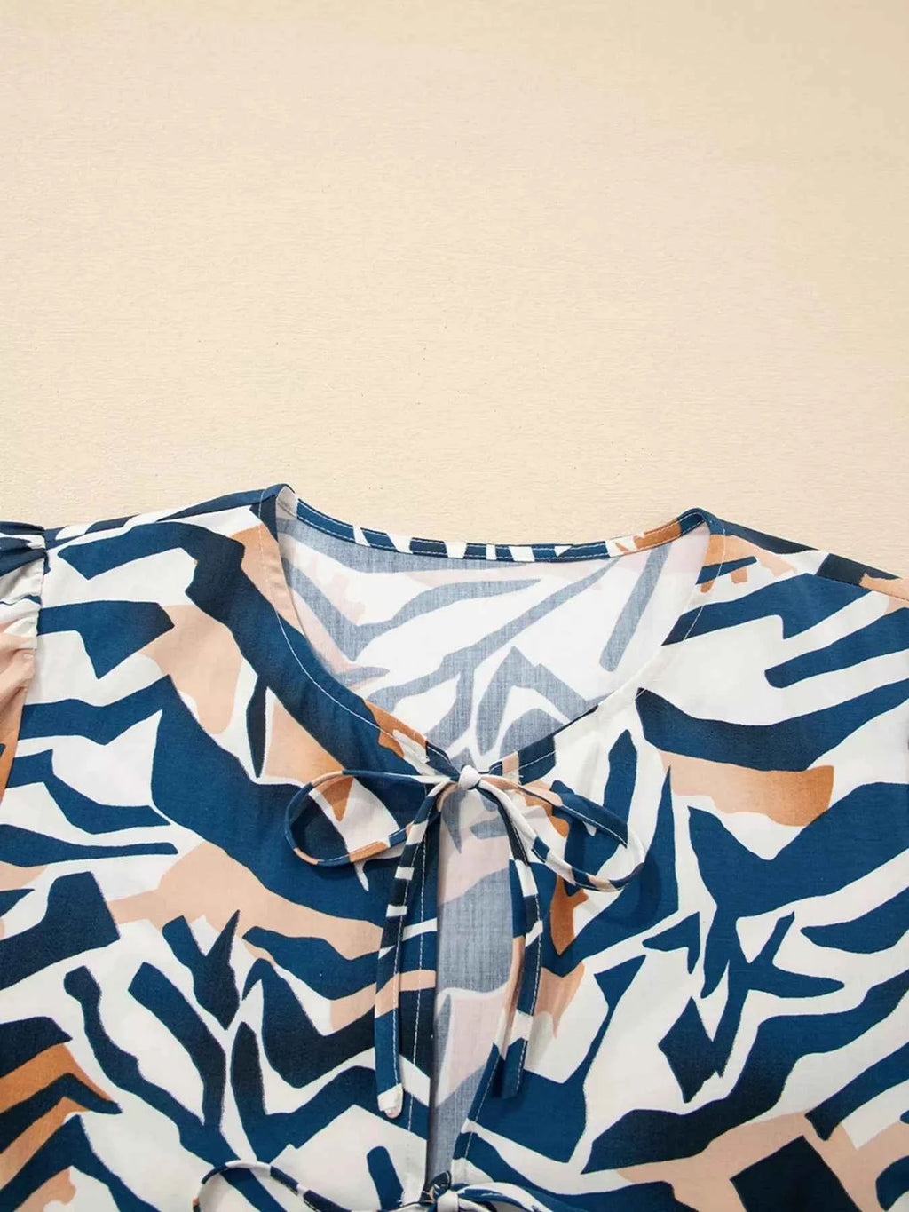 Zebra Print Tied Front Puff Sleeve Top 645da86f470e4314973370eaa305d81d-Max-Origin