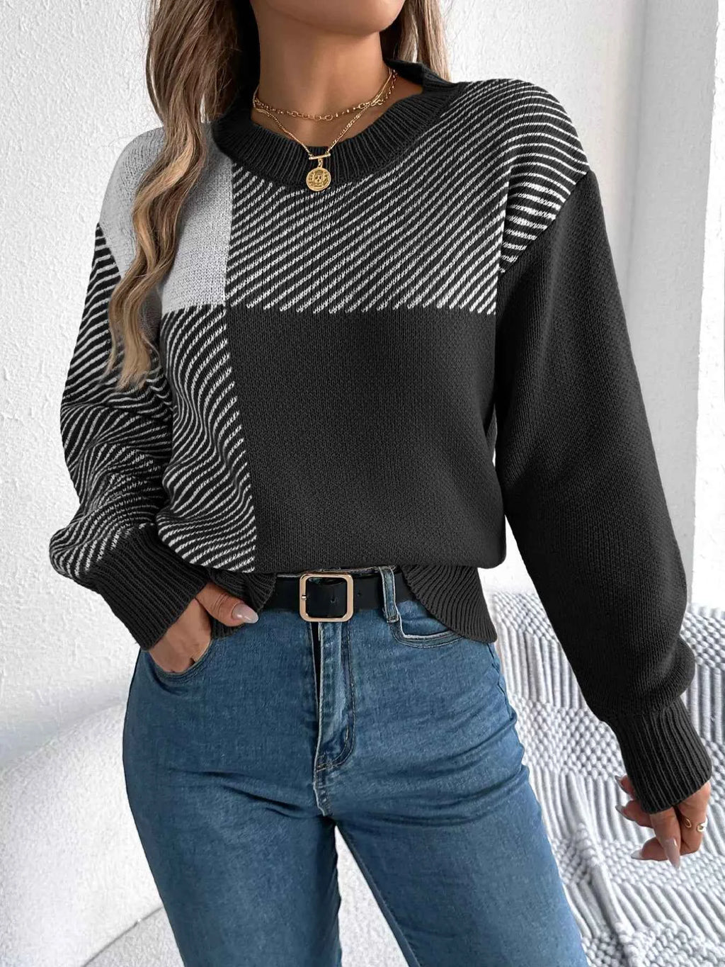 Color Block Striped Round Neck Sweater 64dc304e-5cbf-4fb5-a426-2ec323472de3-Max-Origin