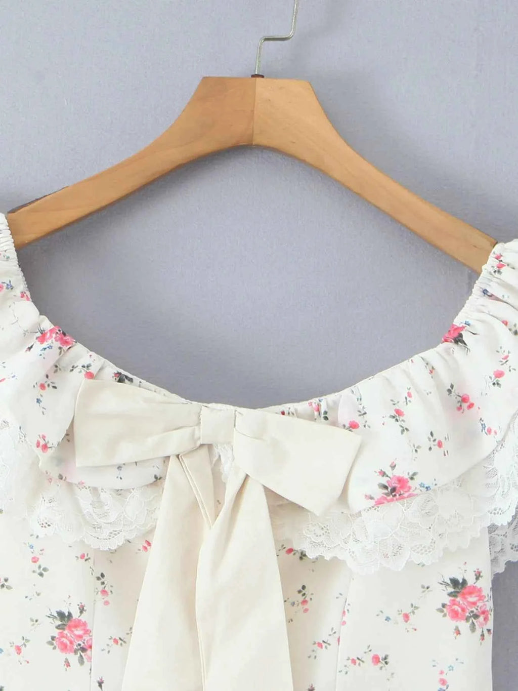 Off-Shoulder Floral Lace Trim Mini Dress 657c3b76-2133-4837-8664-036a5dab3364-Max-Origin