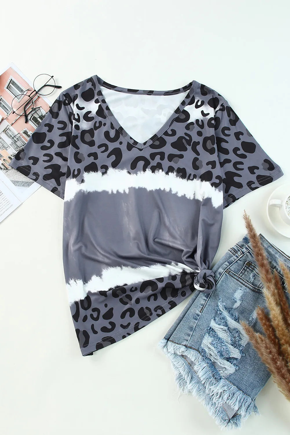 Leopard V-Neck Short Sleeve T-Shirt 684f9bfe-0696-467a-a749-eb6229413c92-Max