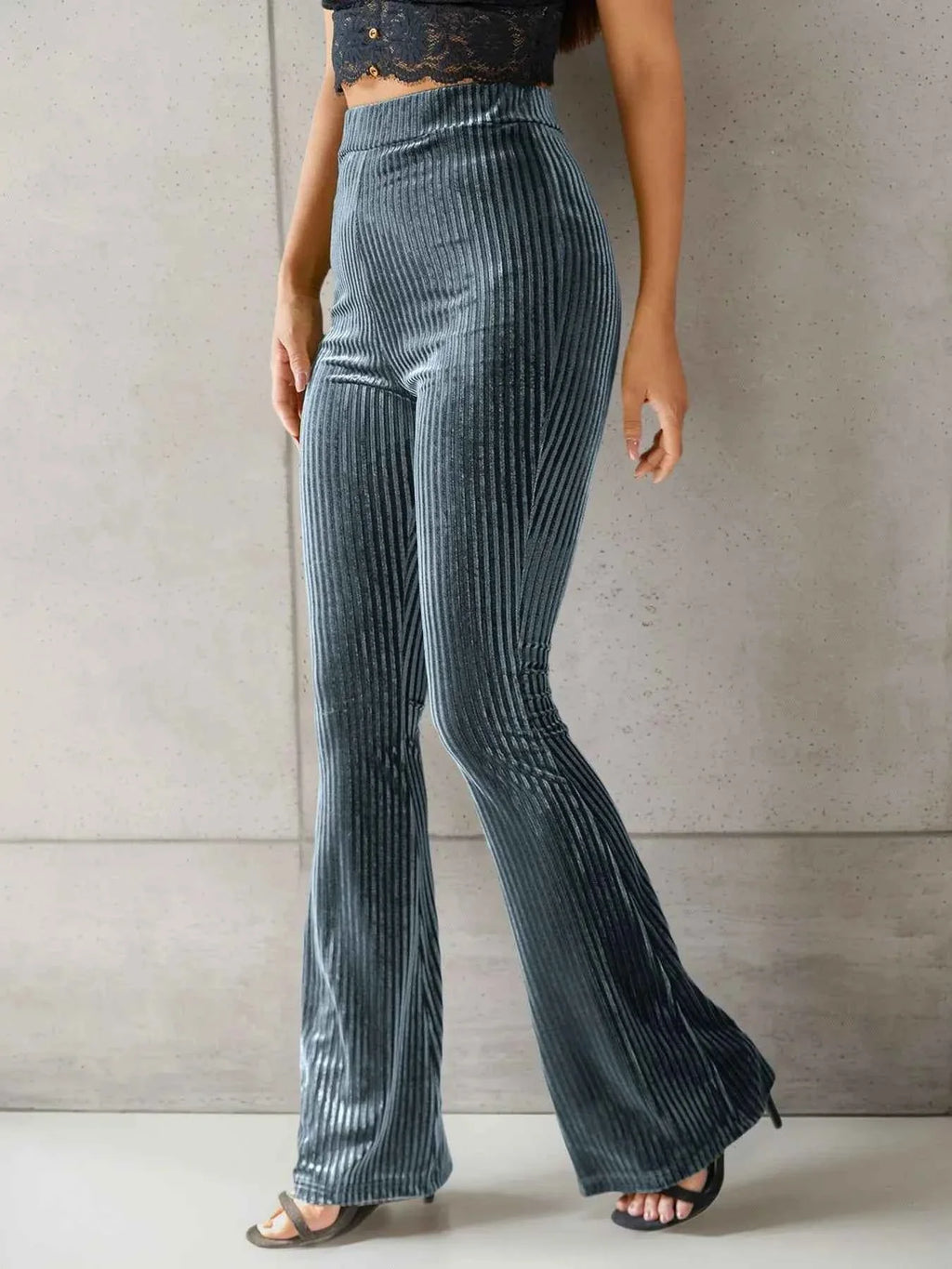 High-Waisted Ribbed Velvet Flare Pants 695a07a7-48df-4c54-a2d1-8eacea24d0f3-Max-Origin