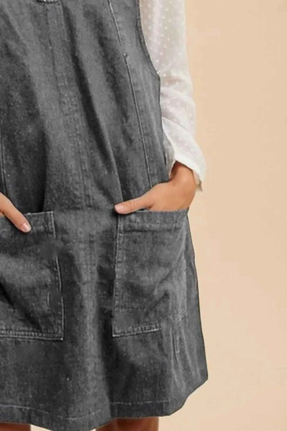 Annie Wear V-Neck Adjustable Strap Denim Overall Dress with Pockets 6b939501-ace2-41f9-8d1b-70705533bc76-Max