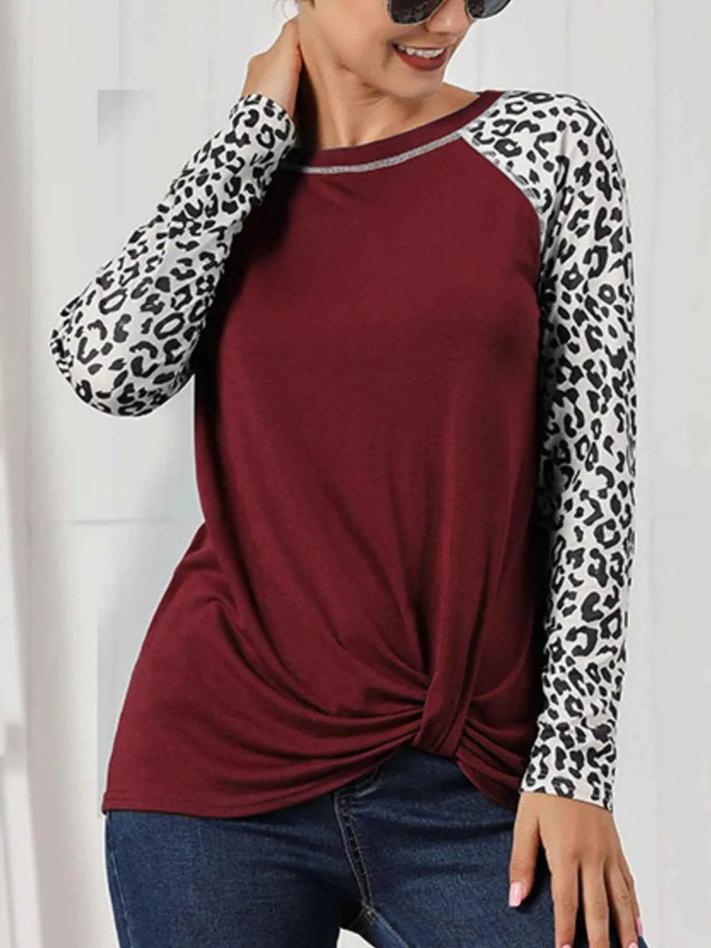 Leopard Print Raglan Sleeve Twist Hem T-Shirt 6e81f81b-7435-4a03-83ee-b1dad197d40c-Max-Origin_a3fcca0b-ac34-470a-957f-dd1ce10e4046
