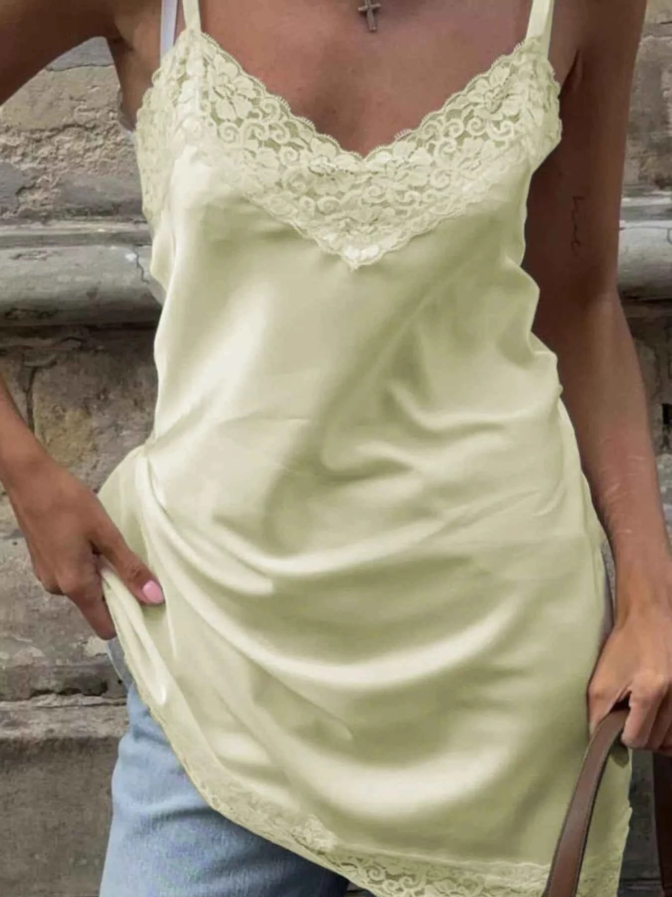 Lace Detail V-Neck Cami 7096e513-e7e2-43dc-b3dc-8560ae954daf-Max-Origin