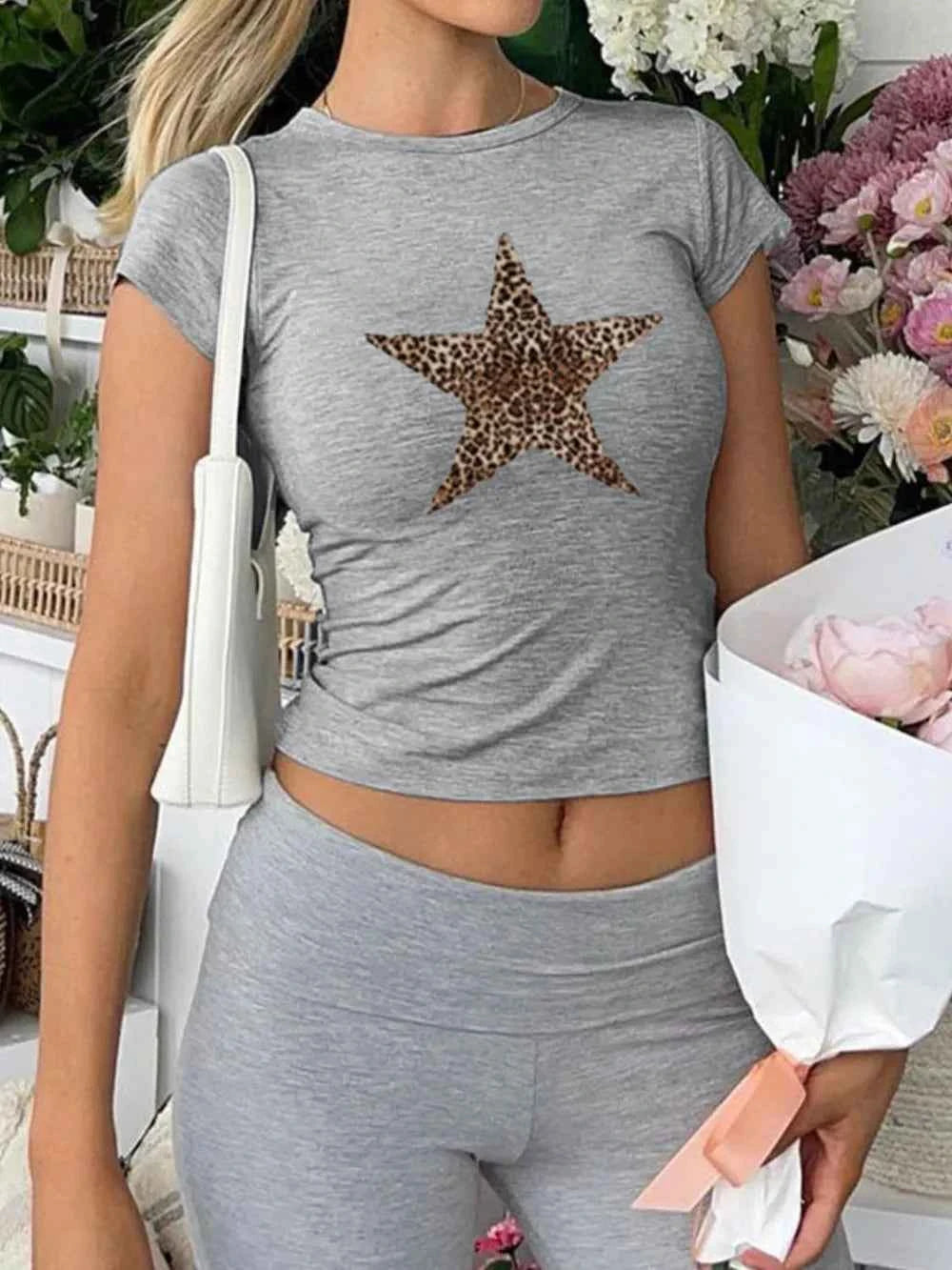 Devine Star Round Neck Short Sleeve T-Shirt 718ff2a9-6cf6-4cb2-ad49-ba0583a51605-Max