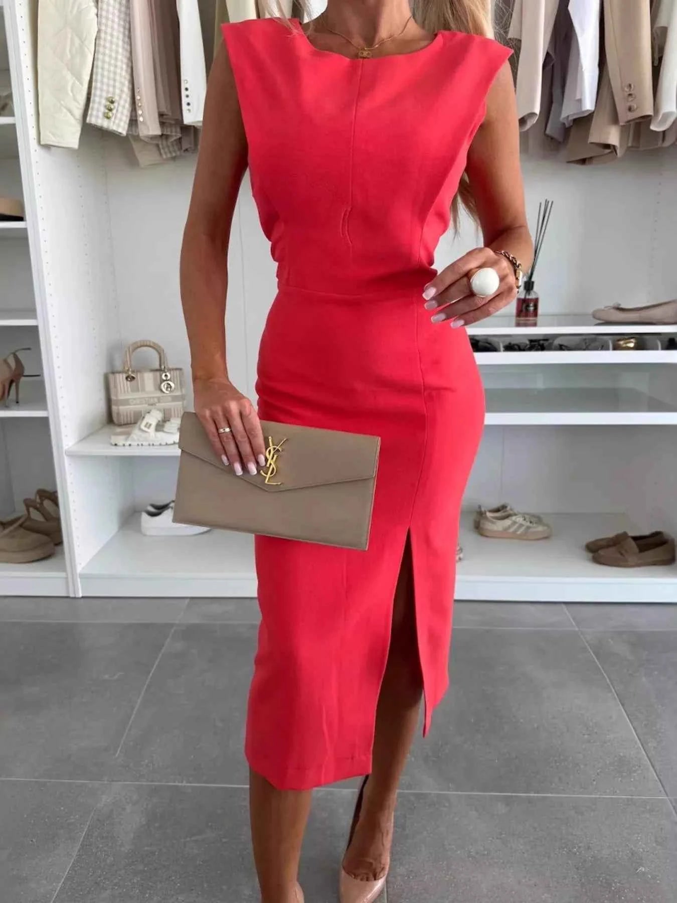 Full Size Slit Round Neck Sleeveless Dress Plus Size Red 7487fc7238634ec9a3b0ef027f741c13-Max-Origin