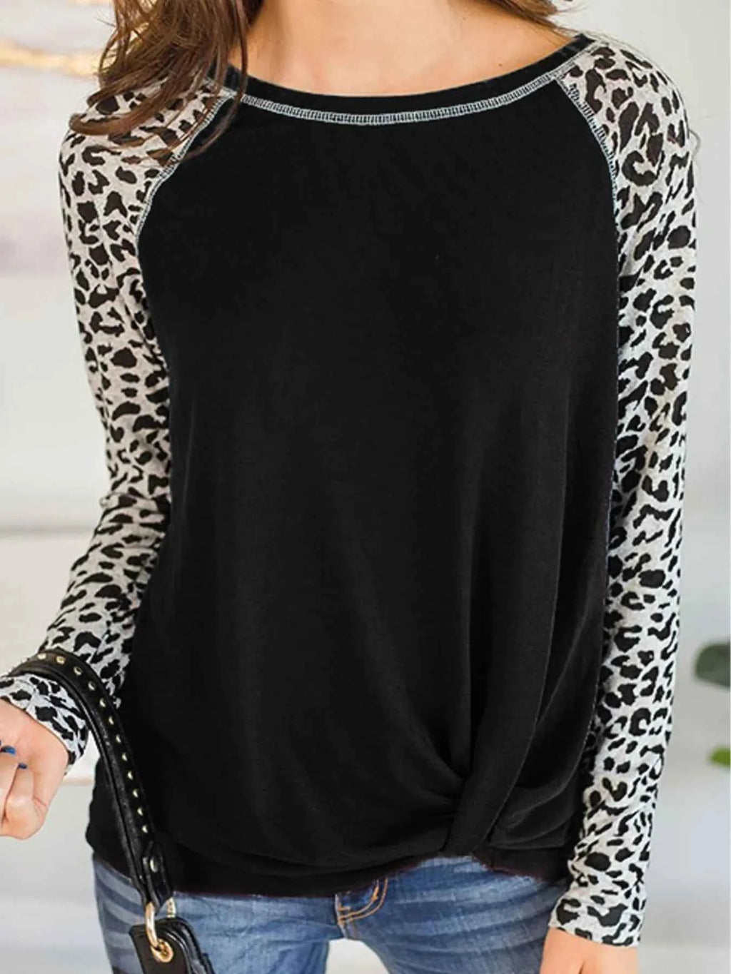 Leopard Print Raglan Sleeve Twist Hem T-Shirt Black 7496e924-7c8f-45cf-8c68-96a40b2843e9-Max-Origin_6fe7c41b-b7c2-4a2d-bf54-abfb479a7877