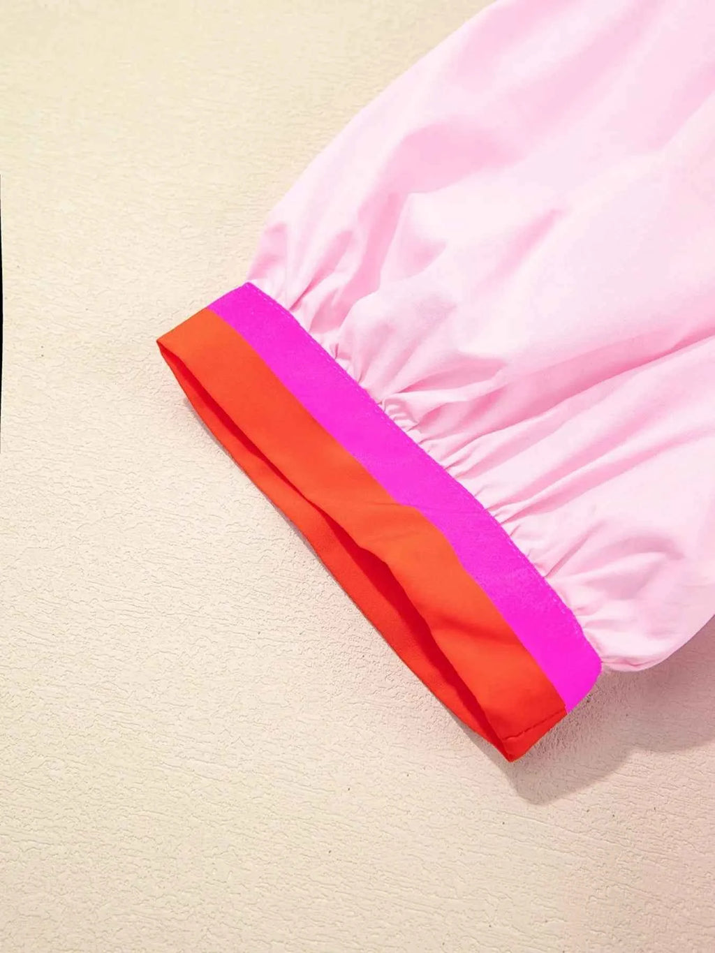 Contrast Trim Notched Short Sleeve Blouse 75081d1917f44786a8712faf7d3fba87-Max-Origin