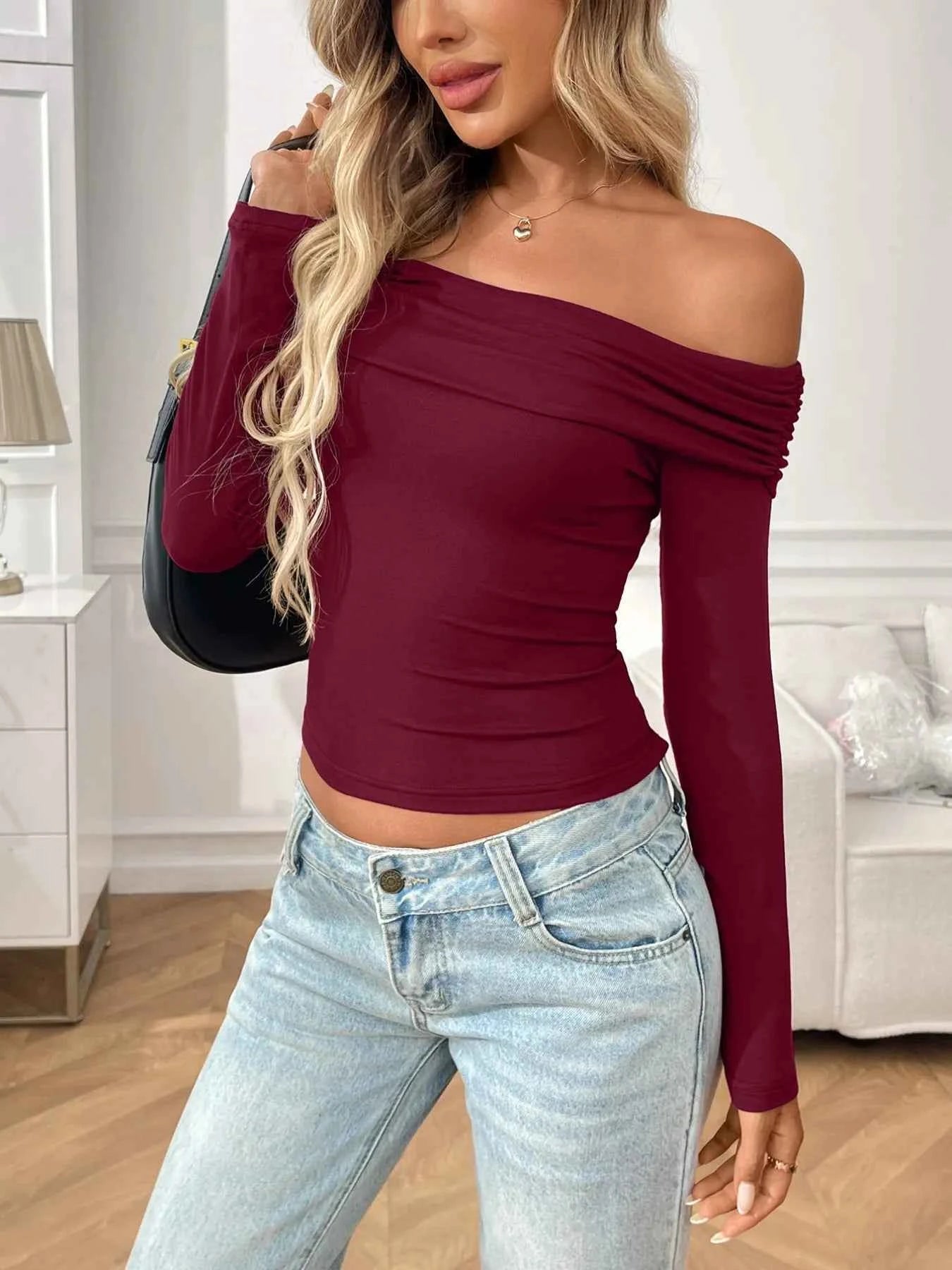 Off-Shoulder Long Sleeve Fitted T-Shirt 76936748-d963-47ee-9e93-5f1a05415c37-Max-Origin